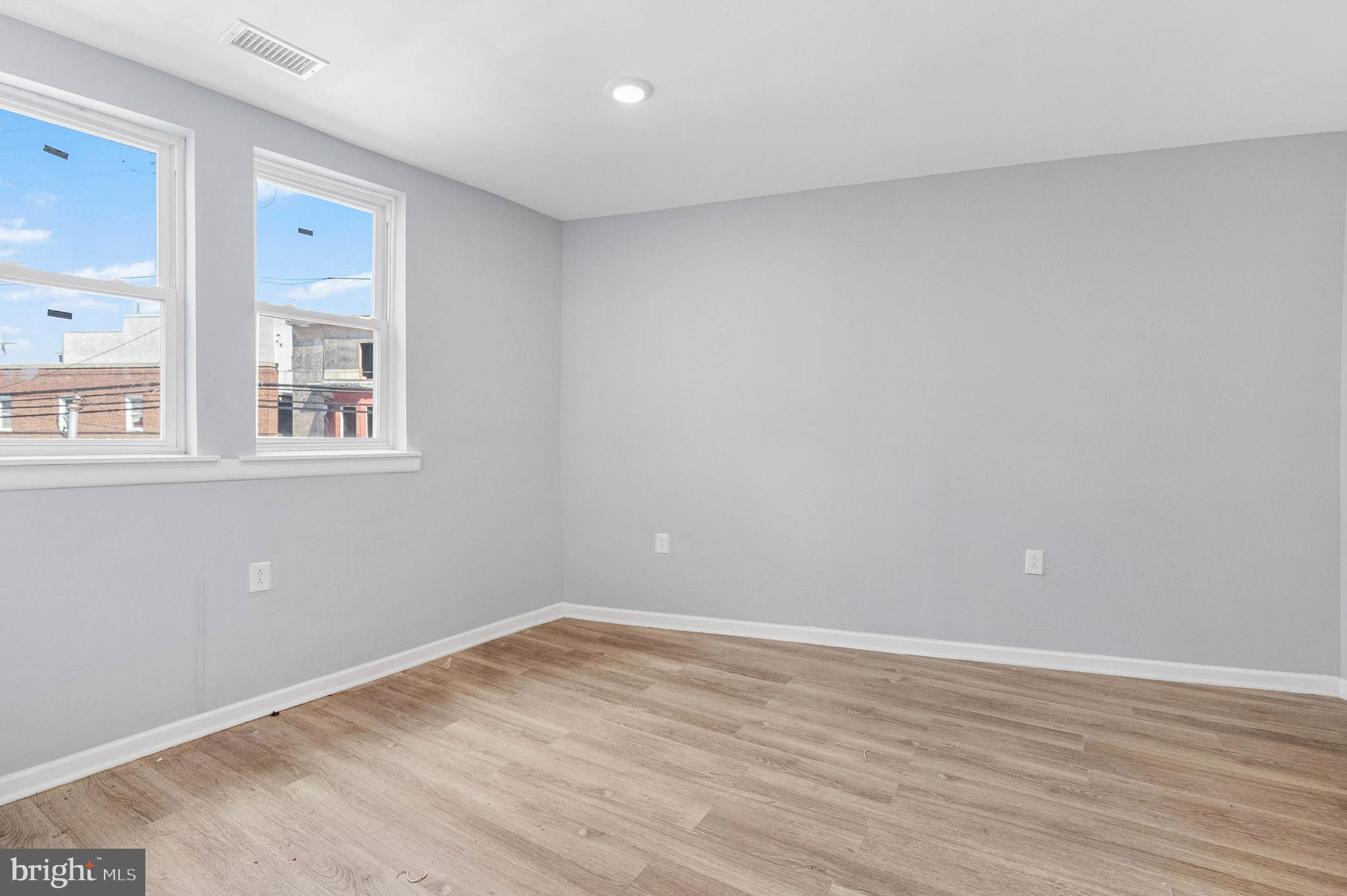 POINT BREEZE - Commercial Sale