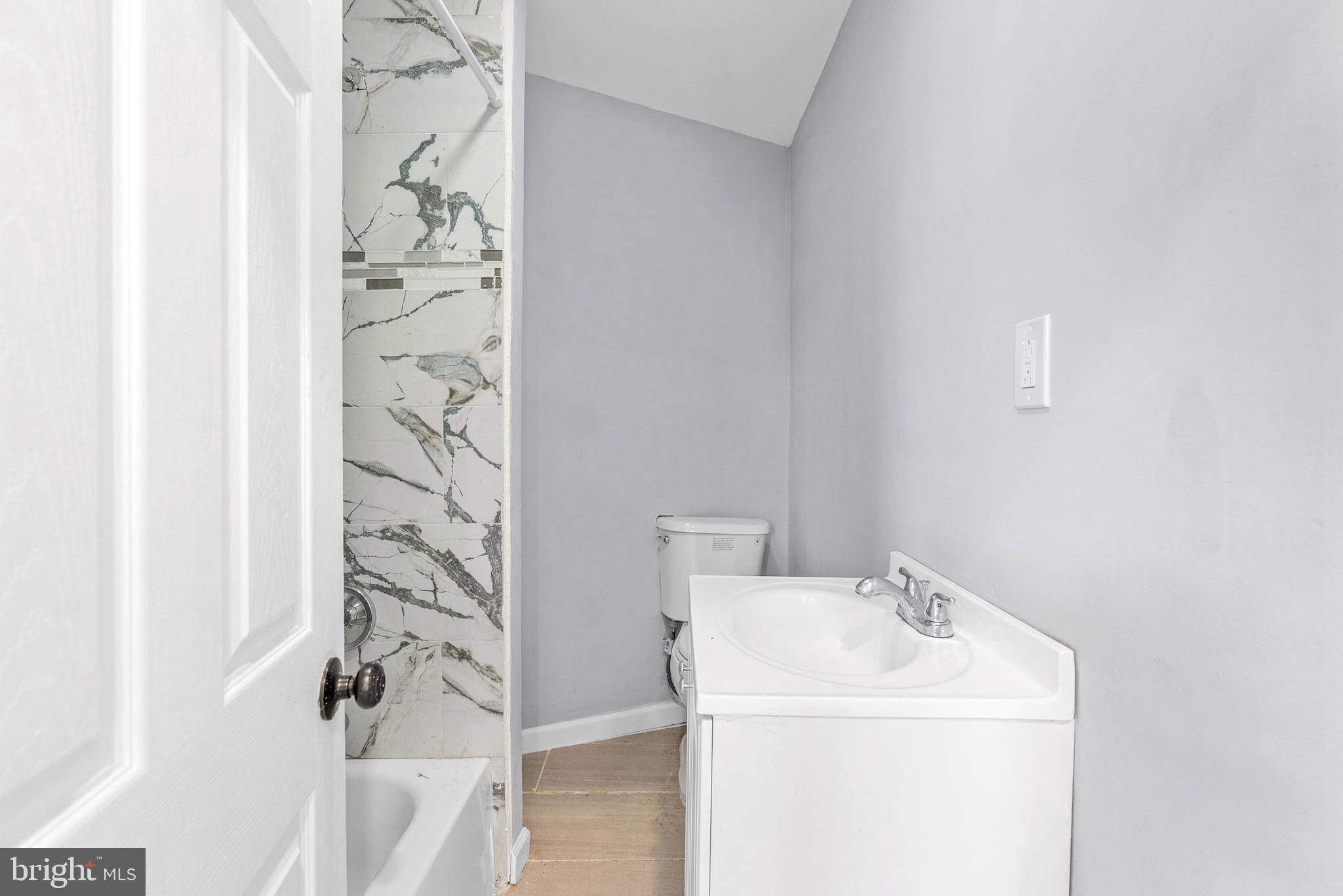 POINT BREEZE - Commercial Sale