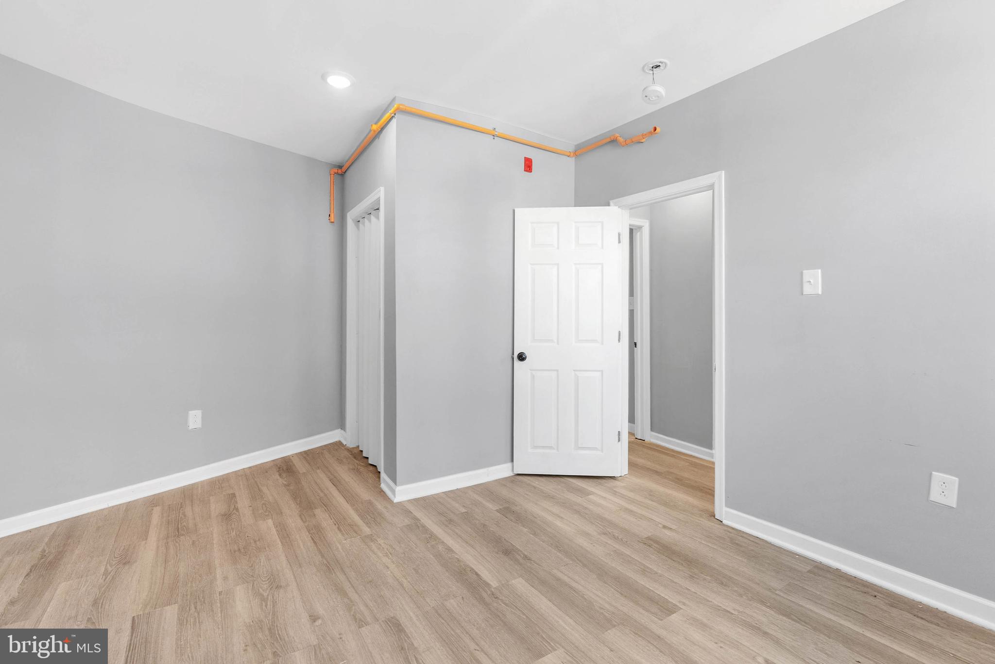 POINT BREEZE - Commercial Sale