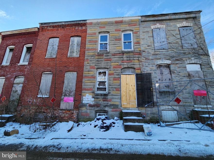 POST AUCTION: MAKE AN OFFER! 2 Story Townhouse located in the Franklin Square area of Baltimore City. Residents can enjoy the nearby attractions such as Grace Medical Center, Westside Shopping Center, Carroll Park, Carroll Park Golf Course, & Mount Clare Junction Shopping Center. Property is Vacant. Easy Access to Major Traffic Artery Edmondson Ave.  Deposit: $5,000.