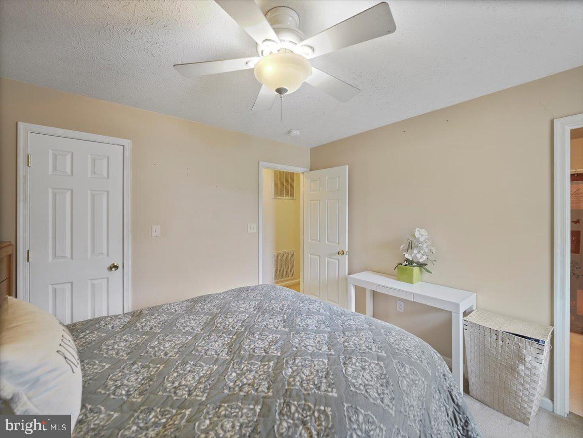 RIDGEFIELD - Residential