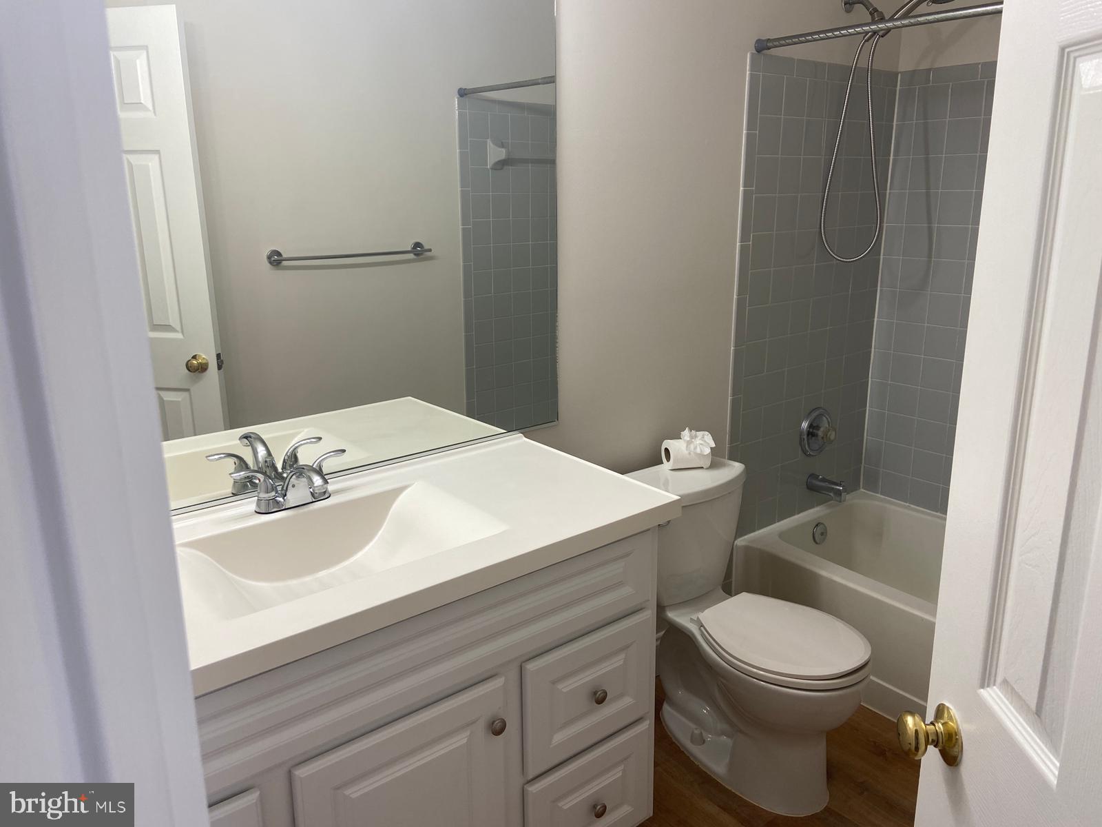 CASCADES - Residential Lease