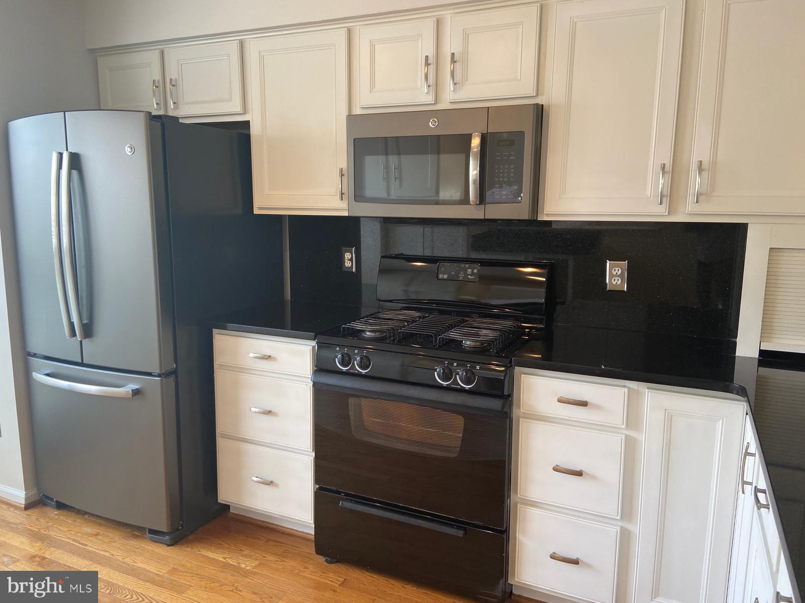 CASCADES - Residential Lease