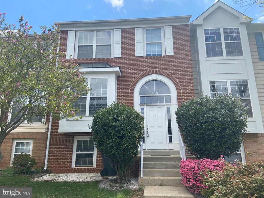 Short term 5-6 months lease will be considered Inquire with questions Welcome to 4 Bedroom 3.5 Bath Home Available for Rent starting January 1st for 18 months lease (pref)
Upper Level: Three bedrooms all with Vaulted Ceilings & Fans, Master Bedroom with walk in closet & wood Floors en-suite bathroom, featuring a soaking tub and separate shower, 
Magnificent Entrance Foyer splits to go Up or Downstairs with a Large Coat Closet 
Main Level has laid out Wood Floors High 12' ceilings, A Great room with Extra Large Windows & a Fan, and a bumped-out sitting or work area with a fireplace. Extra Large Windows & Access to a wrap-around Trex deck. It also has a Half Bath, The Open Concept Renovated Kitchen Boasts Black Granite Counters & White Cabinets, A Large eat-on counter, a pantry & Floor To ceiling Windows.
Basement is A walk-out that includes a full bedroom and bathroom, laundry, and recreation area Leading to a Back Patio & A Fenced yard opening to common grounds and a tot lot, providing privacy and a secure area for outdoor activities.
Parking: Ample free parking in front of the home - An ideal blend of living spaces, convenient amenities, and access to outdoor and recreational activities, making it a highly attractive option for potential renters seeking both indoor and outdoor living experiences as its Proximity to Algonkian Regional Park is within walking distance, known for its variety of recreational activities like a golf course, picnic areas, hiking trails, and access to the Potomac River.
Adjacent to Potomac Sports Complex: Offers additional recreational opportunities.
Transportation: A commuter bus is available across the street, and several metro stations are within a 15-minute drive. Dulles Airport is also just a 15-minute drive away.
Nearby Library & Shopping and Amenities include Close Costco with Gas too, malls and shopping centers, adding convenience for everyday needs.
A Few of Community Amenities offer Pools, Tennis Courts, & Fitness Centers: Available through the Homeowners Association (HOA).
Other Facilities: Includes access to basketball courts and a party room rental space through the community association. Pet is strictly case by case approval, may require references &  records