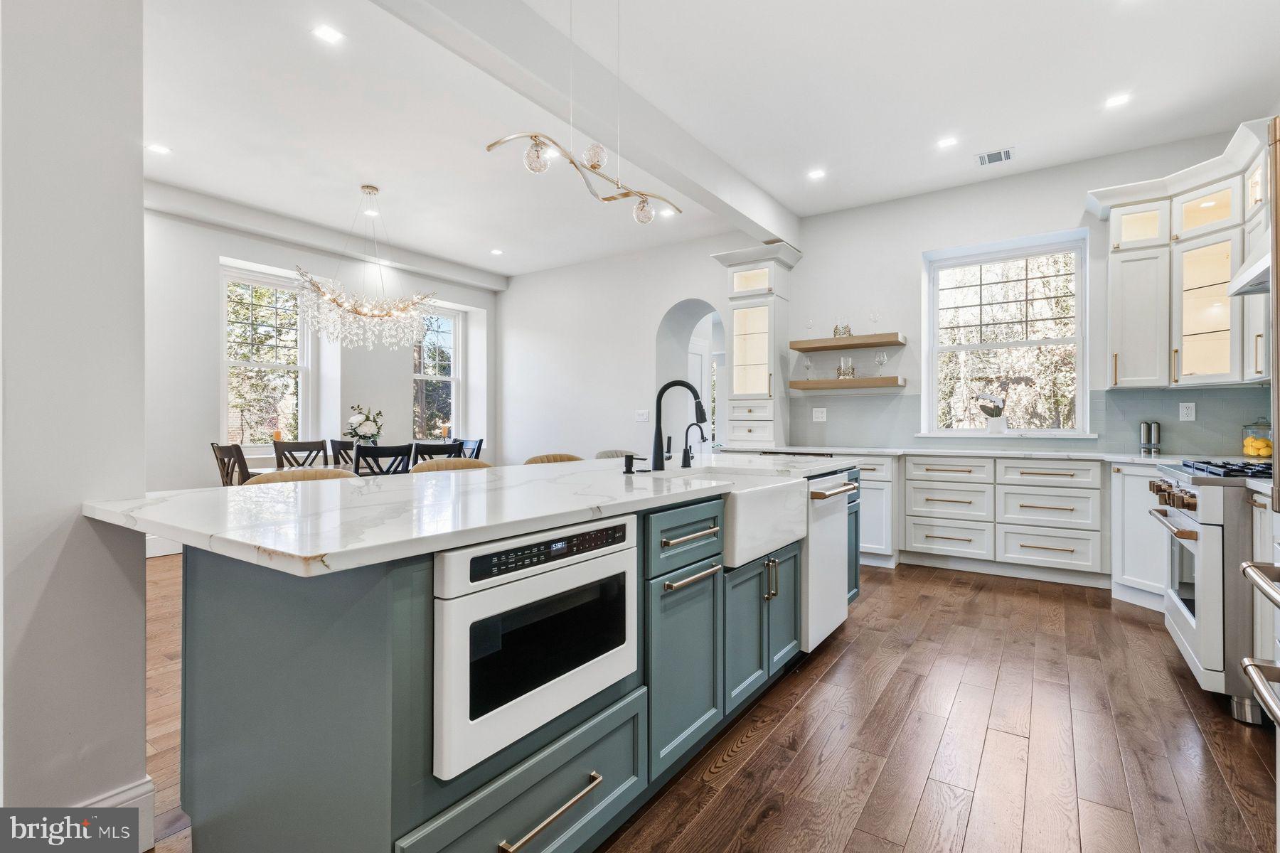 CHESTNUT HILL - Residential