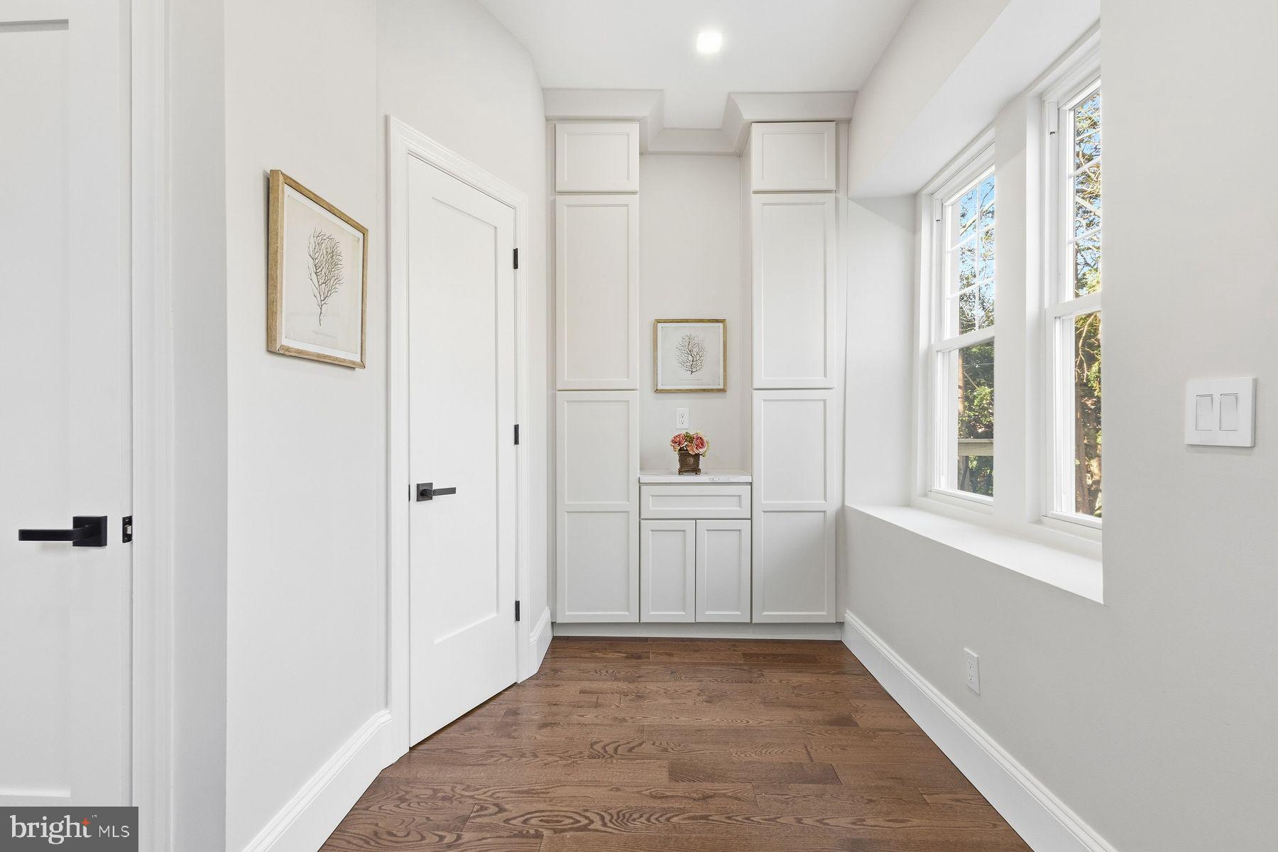 CHESTNUT HILL - Residential