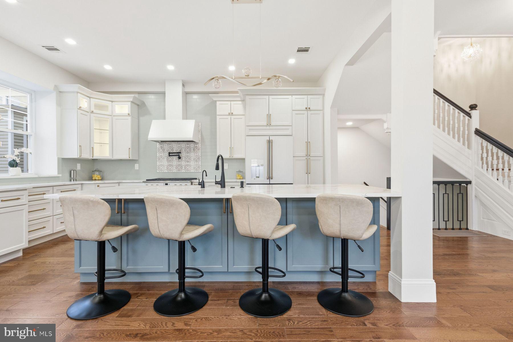 CHESTNUT HILL - Residential