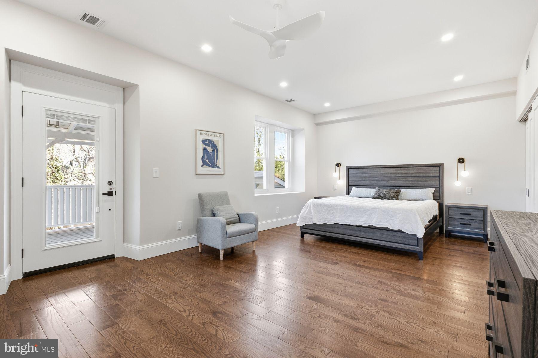 CHESTNUT HILL - Residential