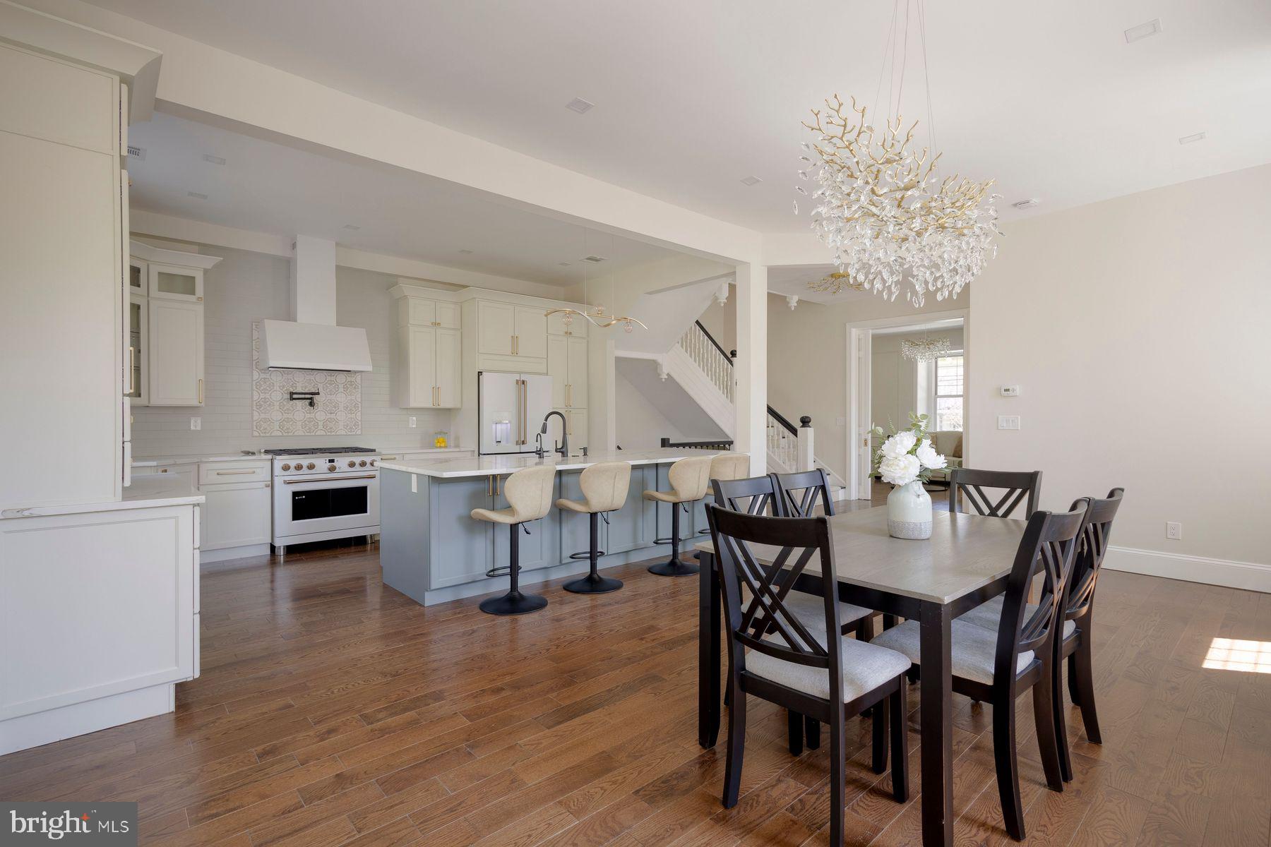 CHESTNUT HILL - Residential