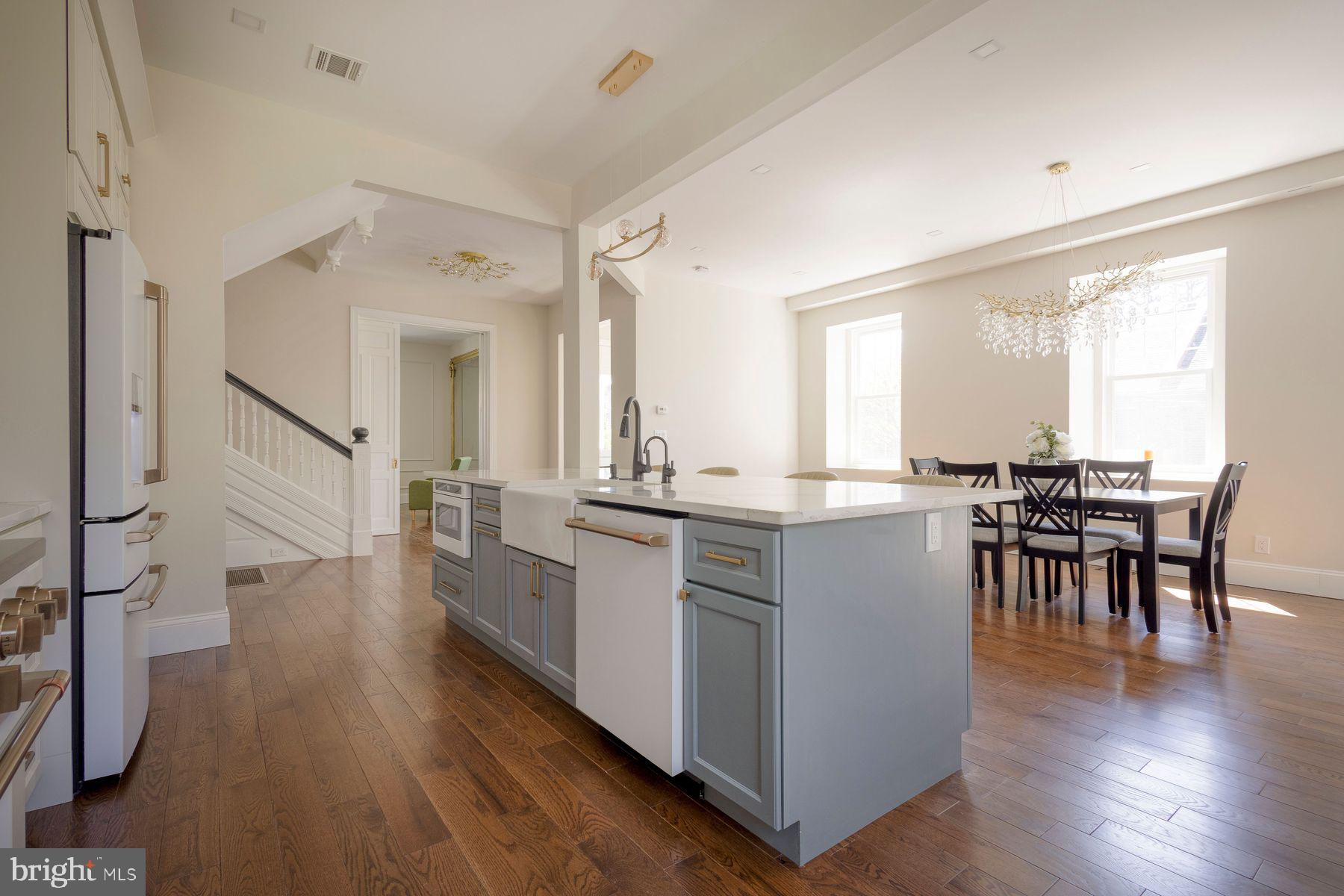 CHESTNUT HILL - Residential