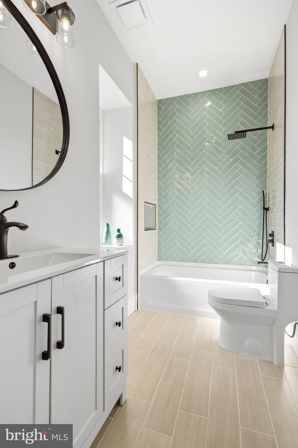 CHESTNUT HILL - Residential