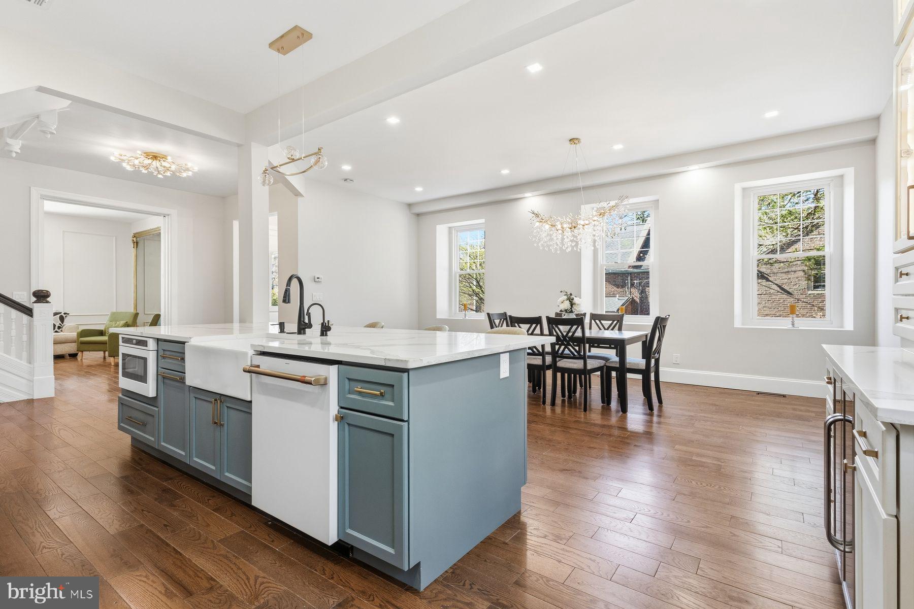 CHESTNUT HILL - Residential