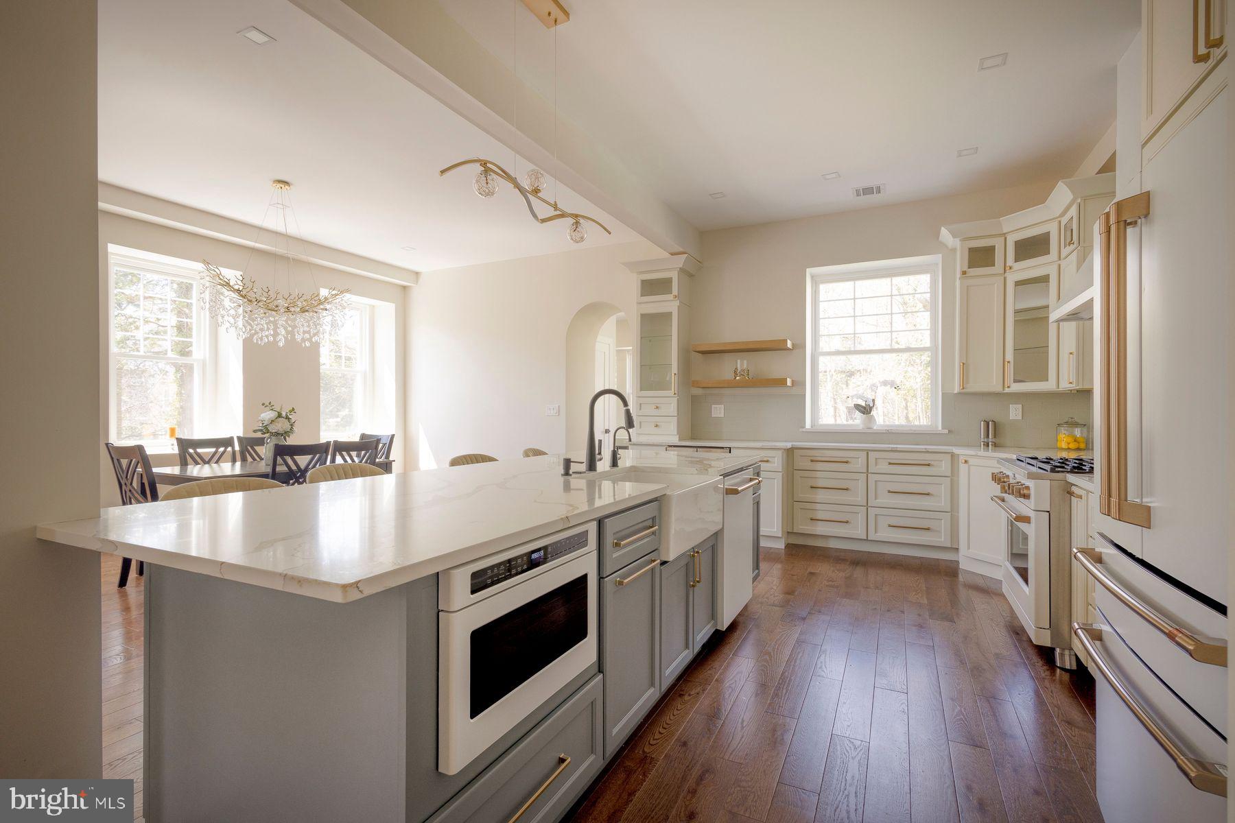 CHESTNUT HILL - Residential