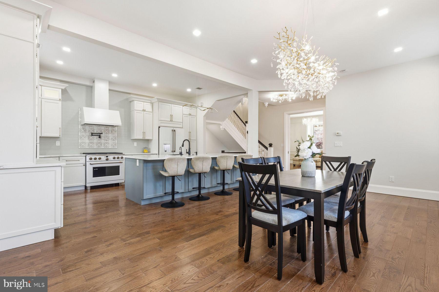 CHESTNUT HILL - Residential