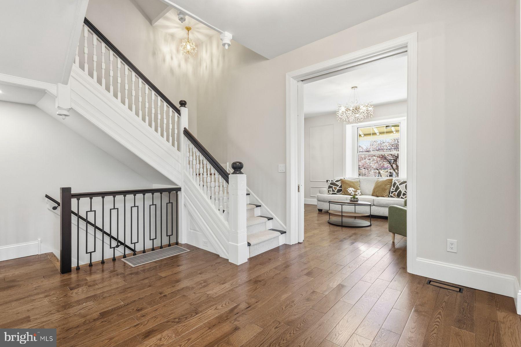 CHESTNUT HILL - Residential