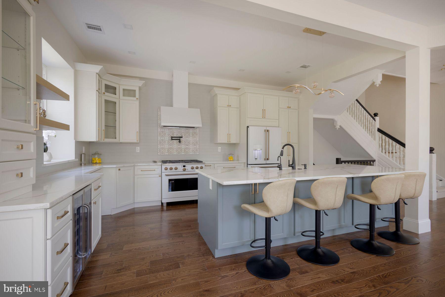 CHESTNUT HILL - Residential