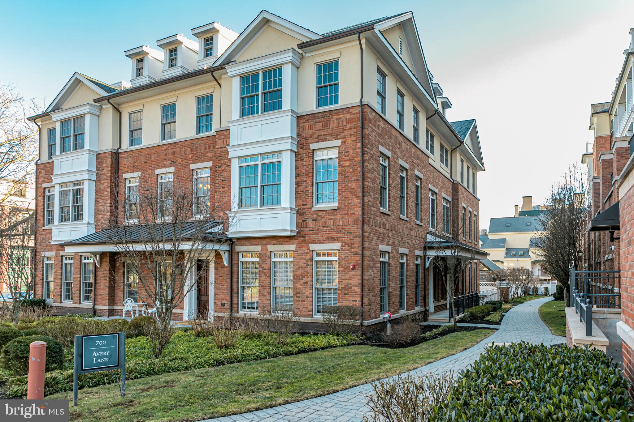 PALMER SQUARE - Residential