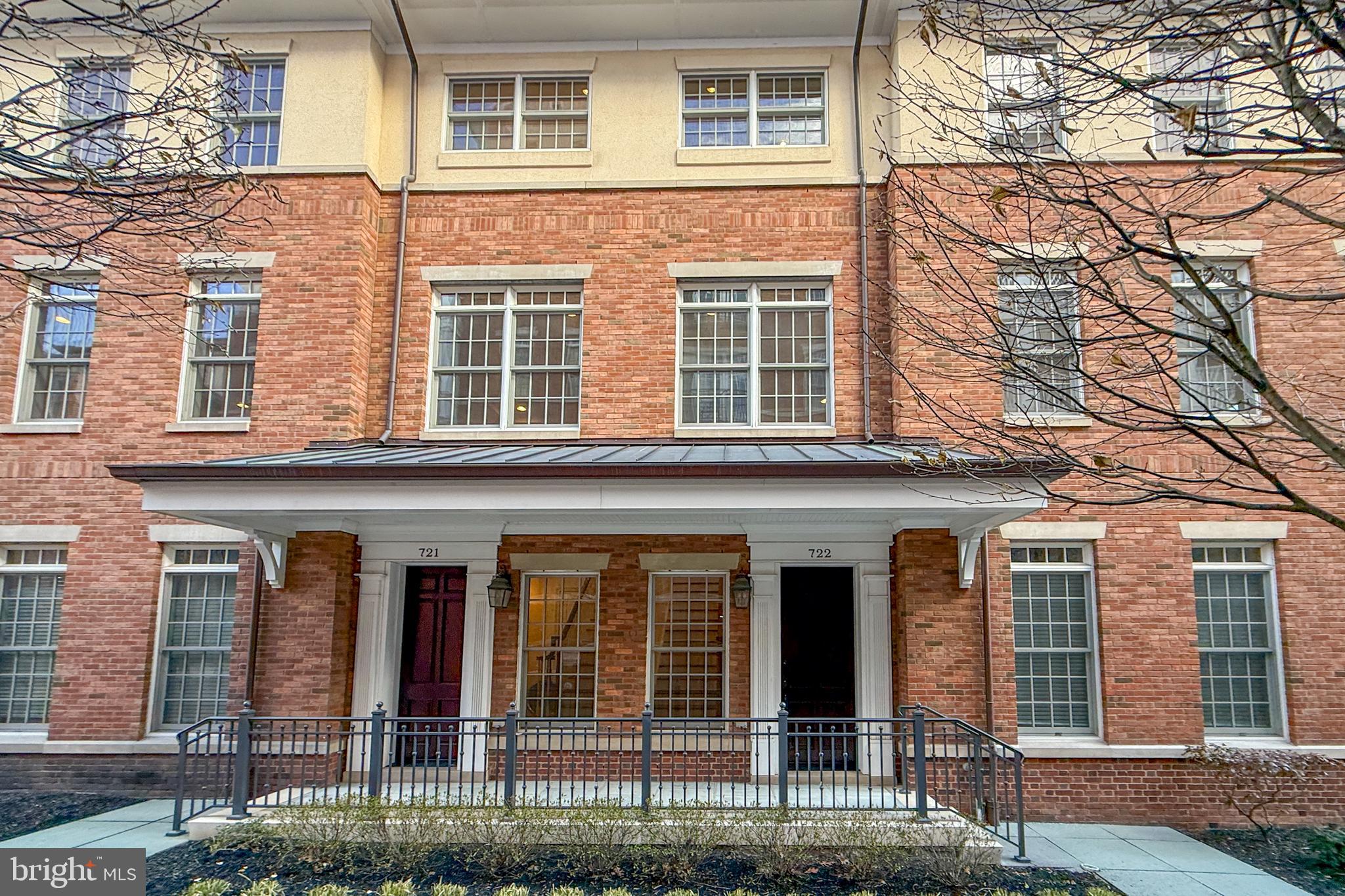 721 AVERY LANE