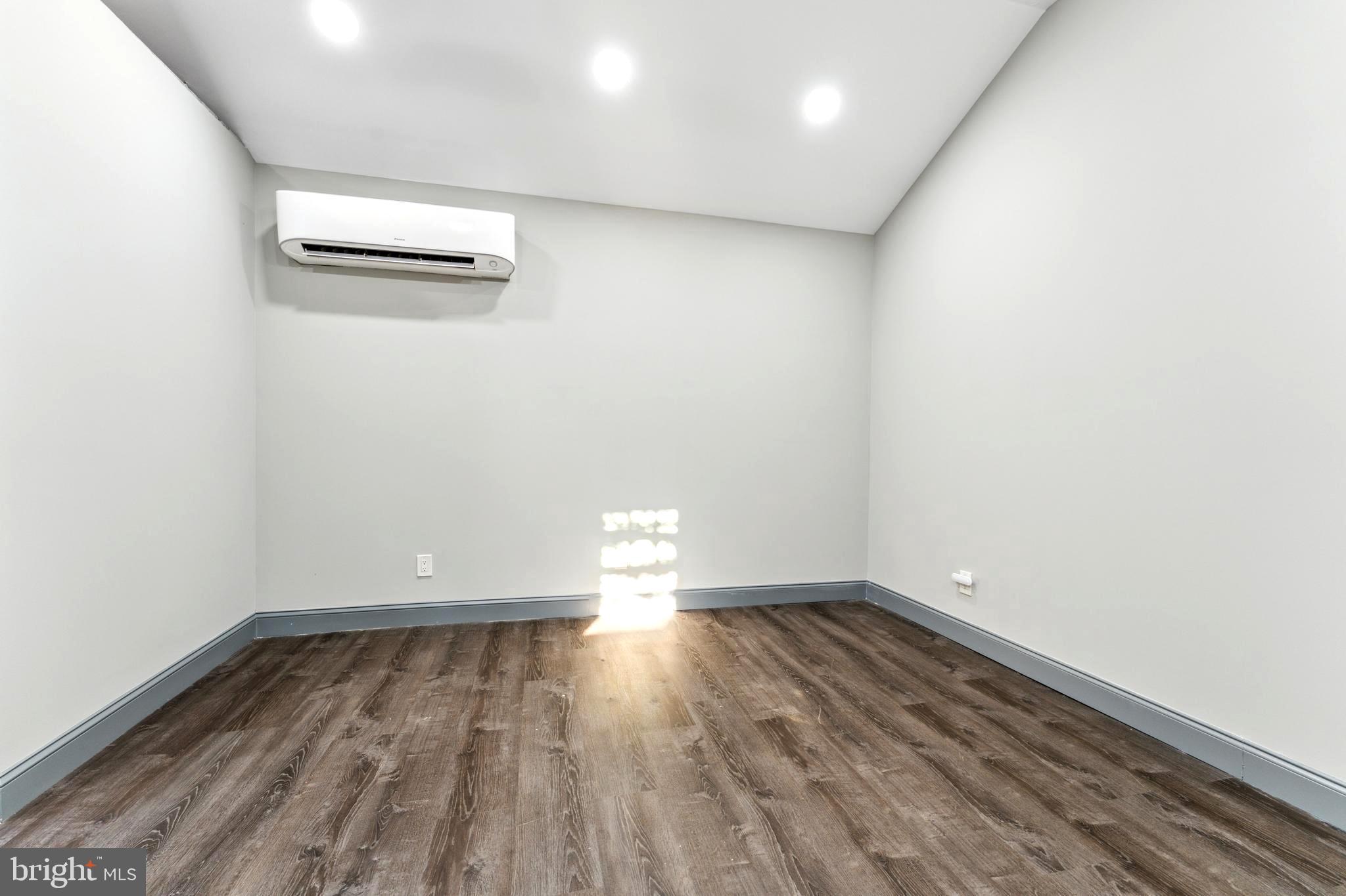 GREENBRIAR WOODS - Residential