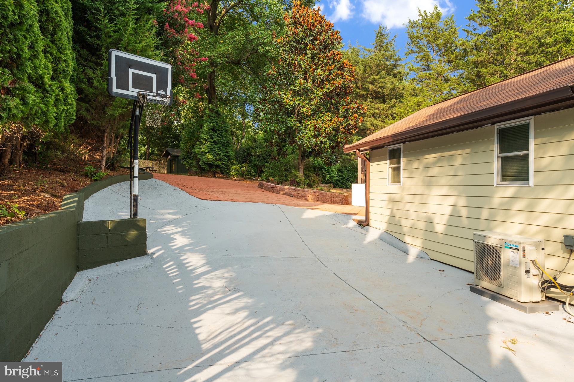 GREENBRIAR WOODS - Residential