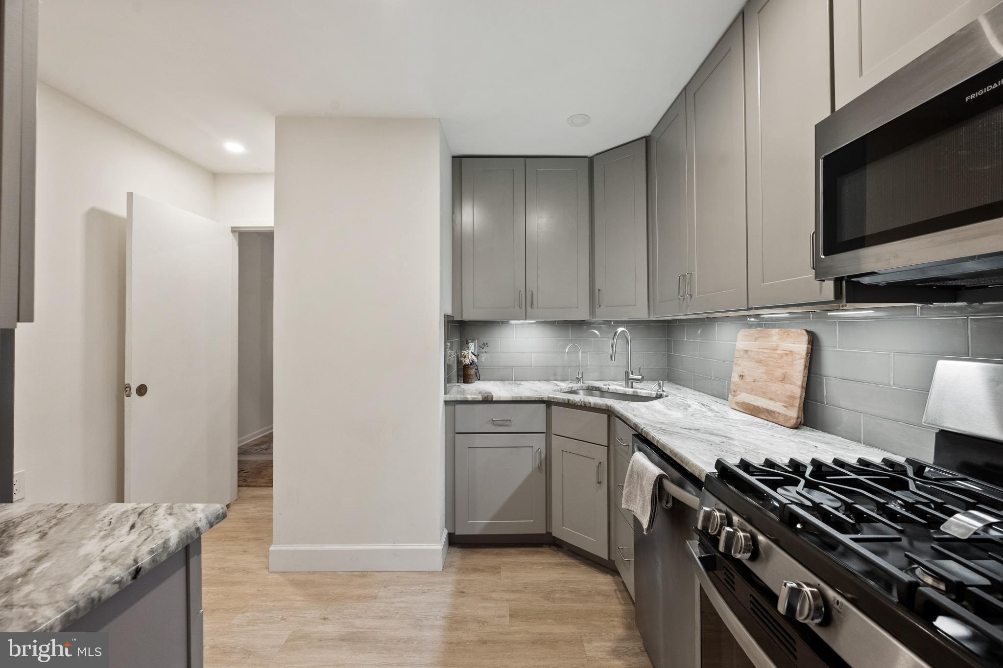 1408 NORTHGATE SQUARE 22B