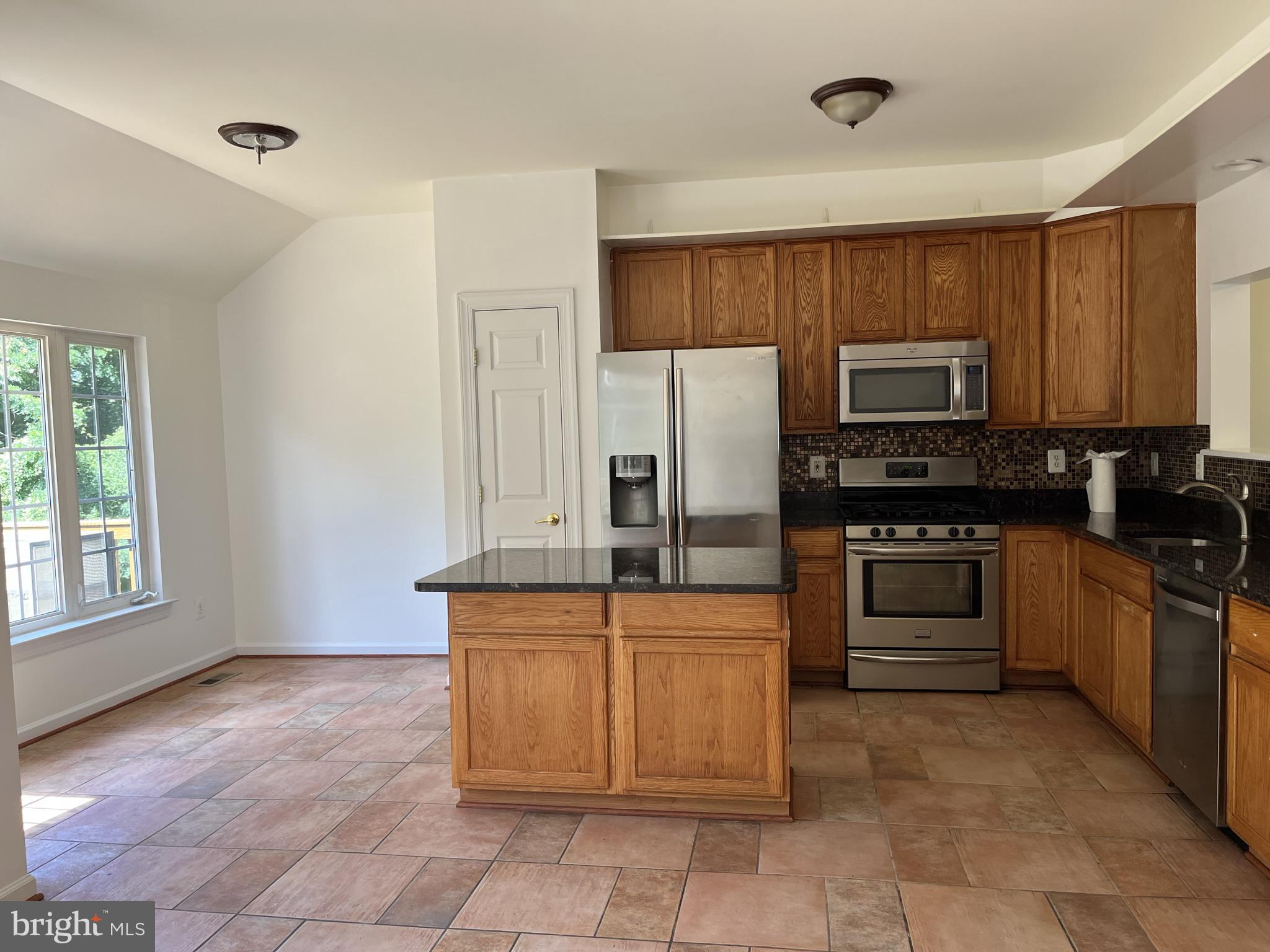 LAKESIDE - Residential Lease