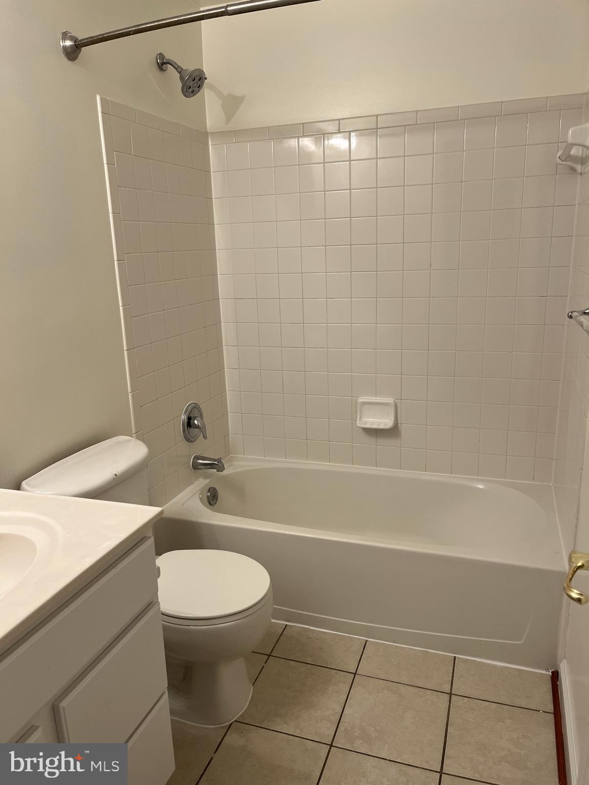 LAKESIDE - Residential Lease