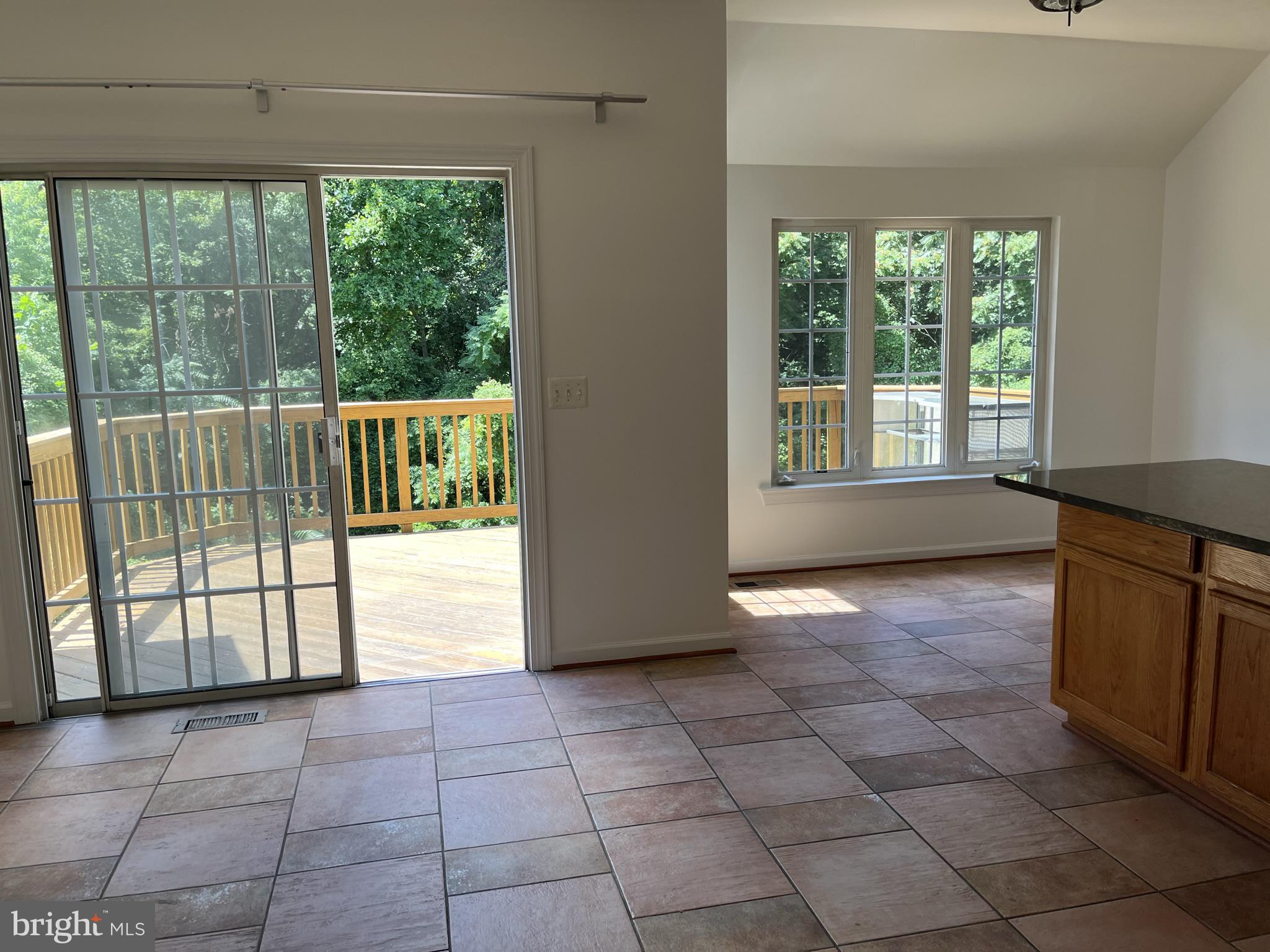 LAKESIDE - Residential Lease