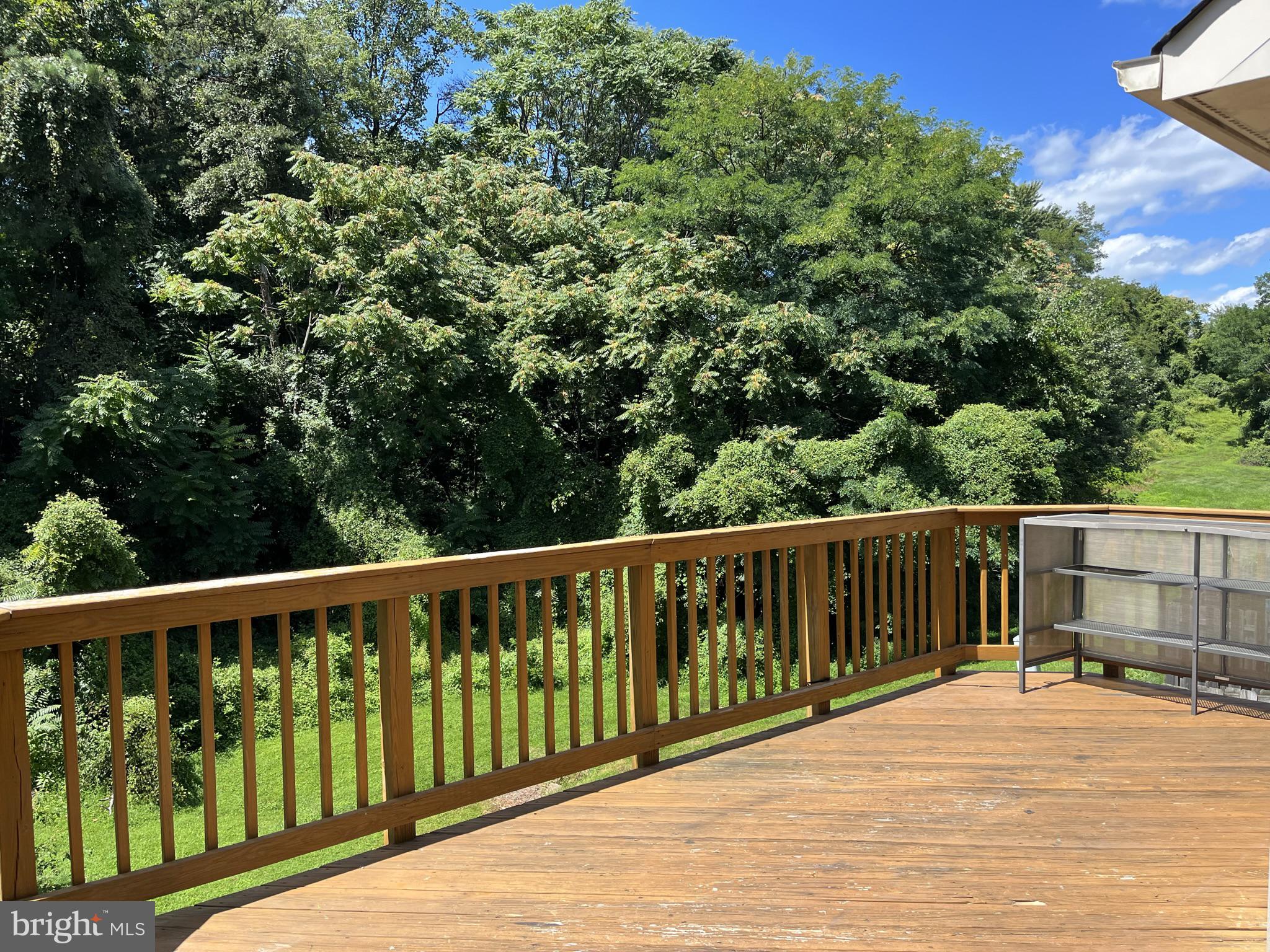 LAKESIDE - Residential Lease