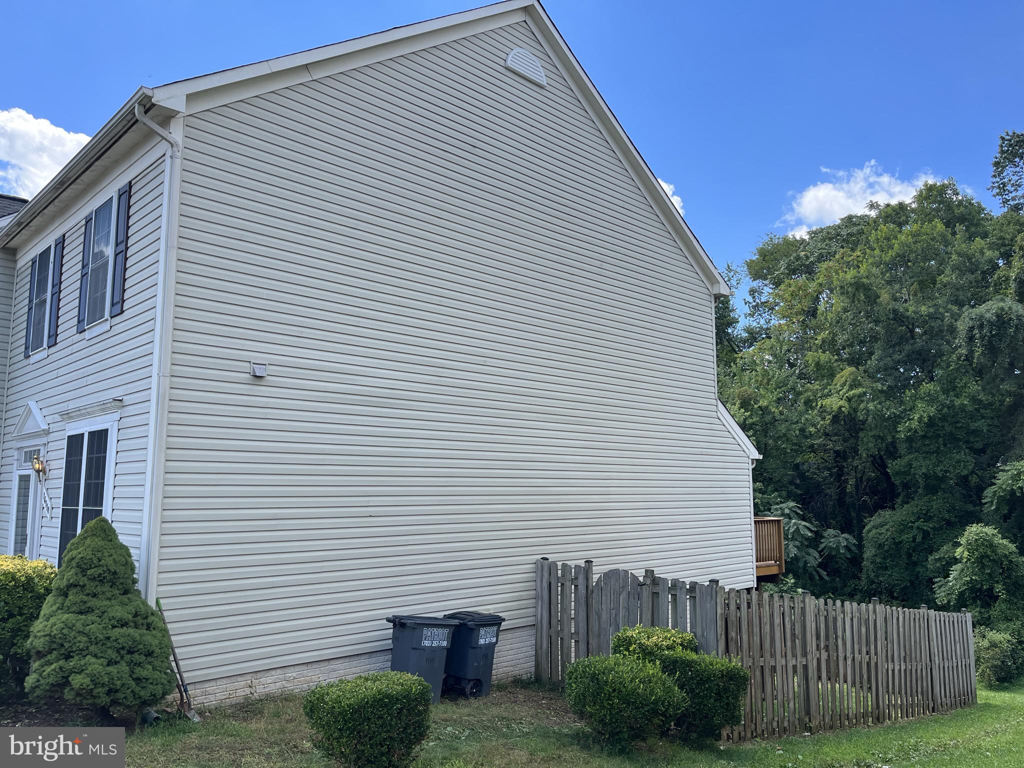 LAKESIDE - Residential Lease