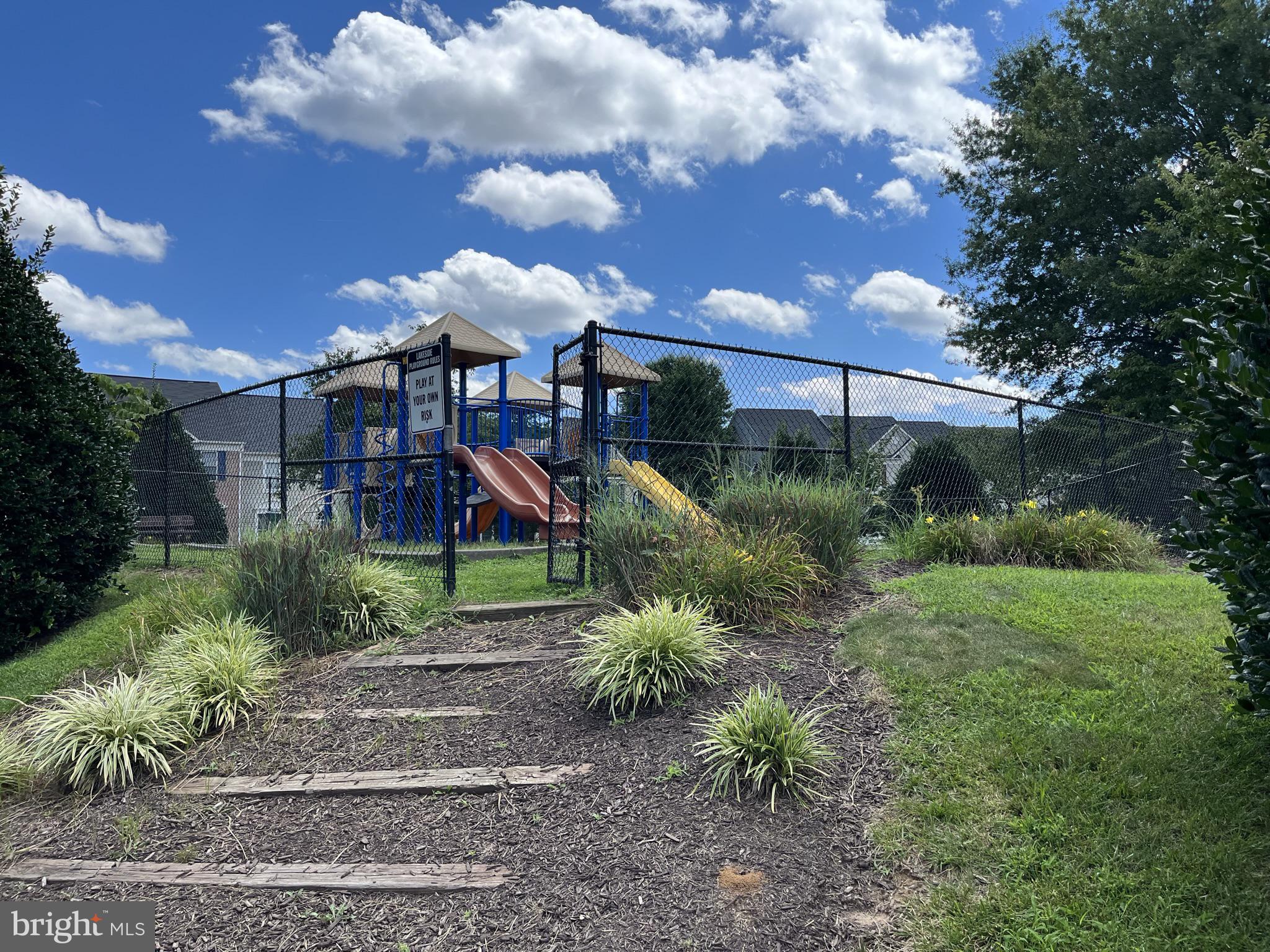 LAKESIDE - Residential Lease