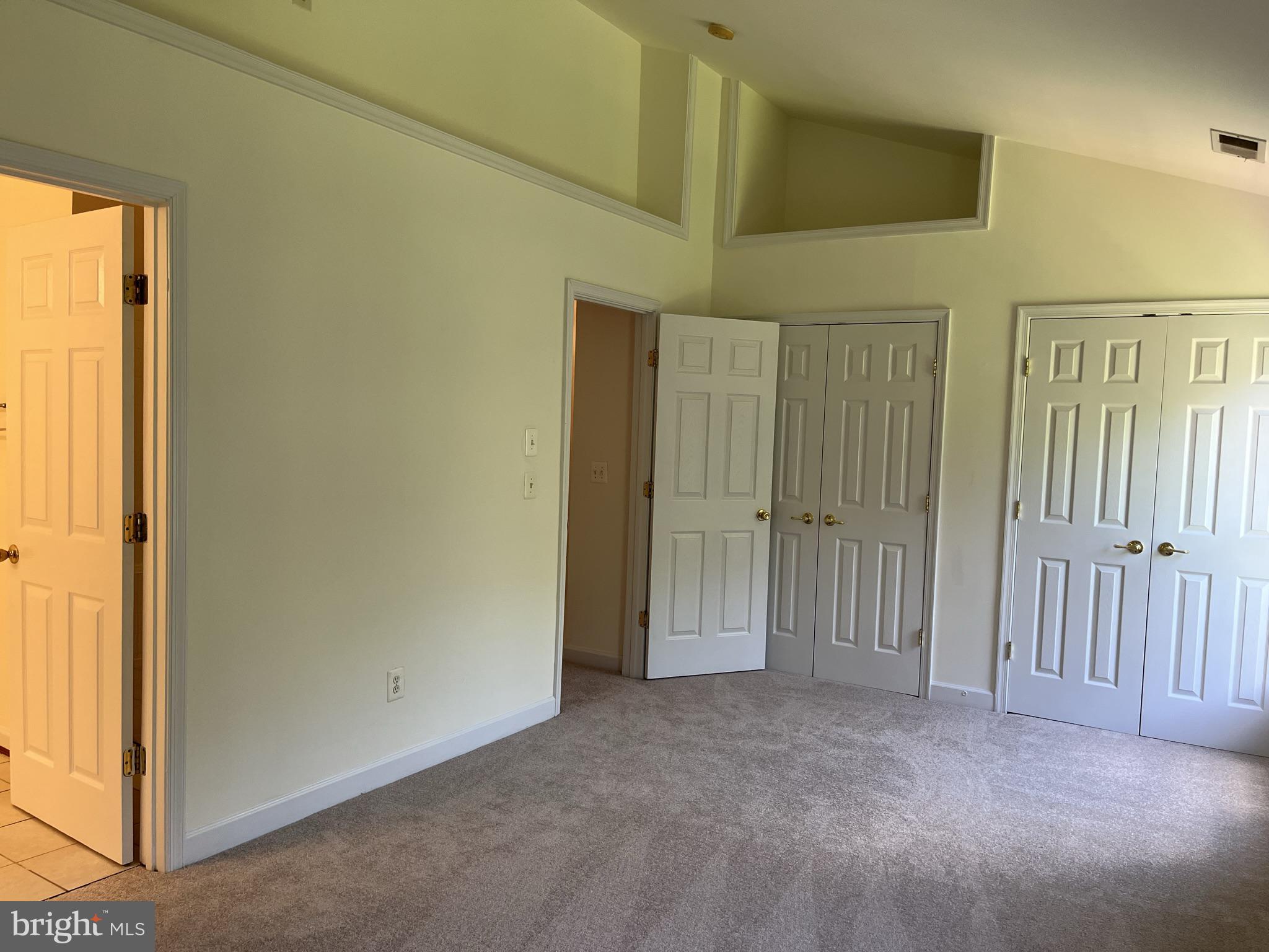 LAKESIDE - Residential Lease