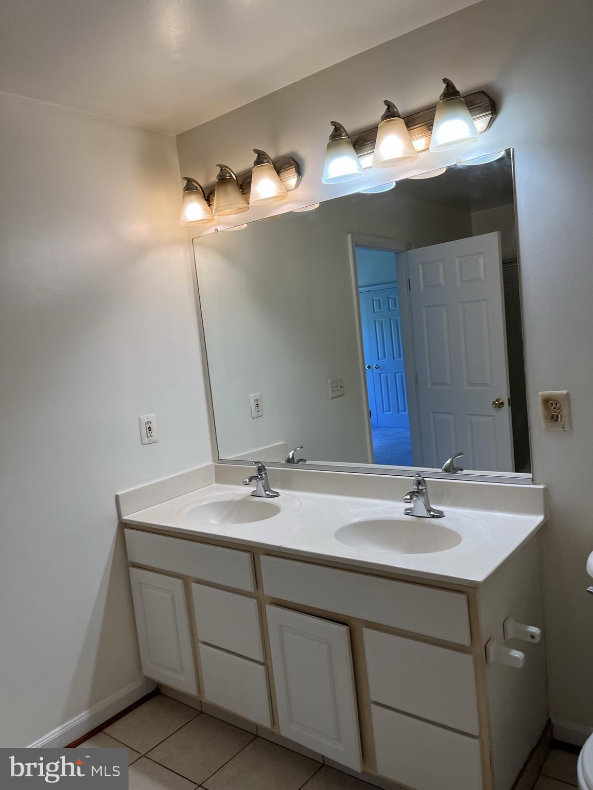 LAKESIDE - Residential Lease