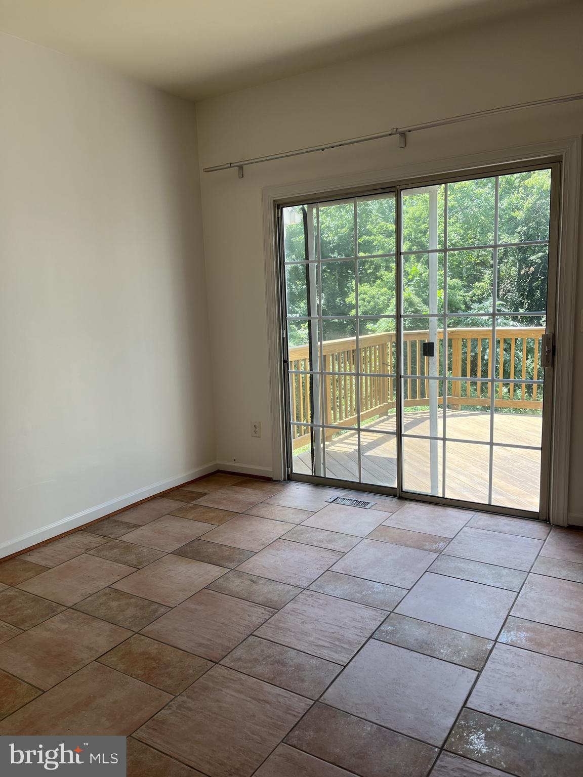 LAKESIDE - Residential Lease