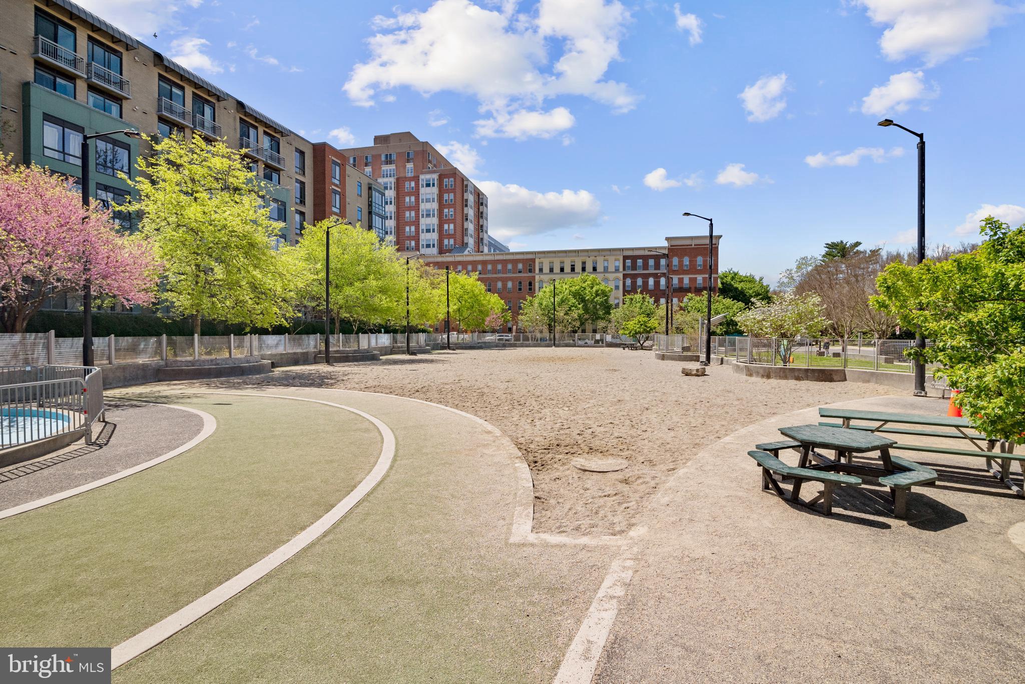 CLARENDON - Residential