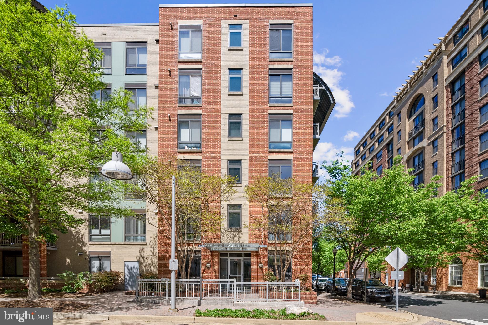 CLARENDON - Residential