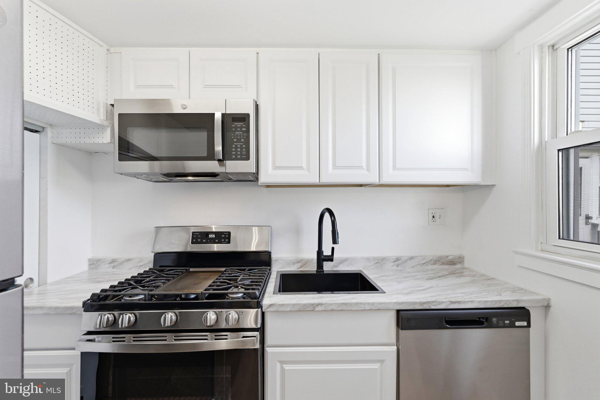 IVERSON SQUARE CONDOMINIUM - Residential