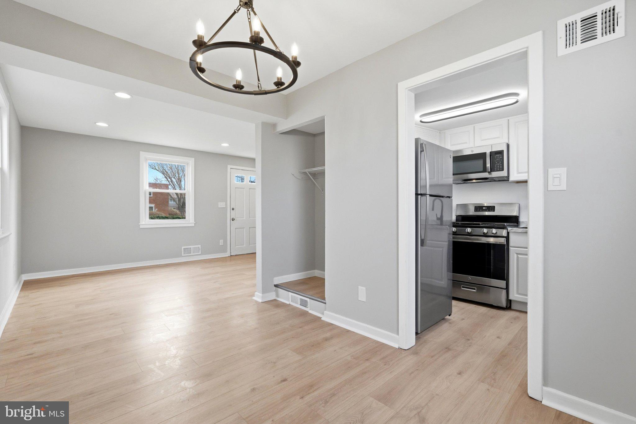 IVERSON SQUARE CONDOMINIUM - Residential