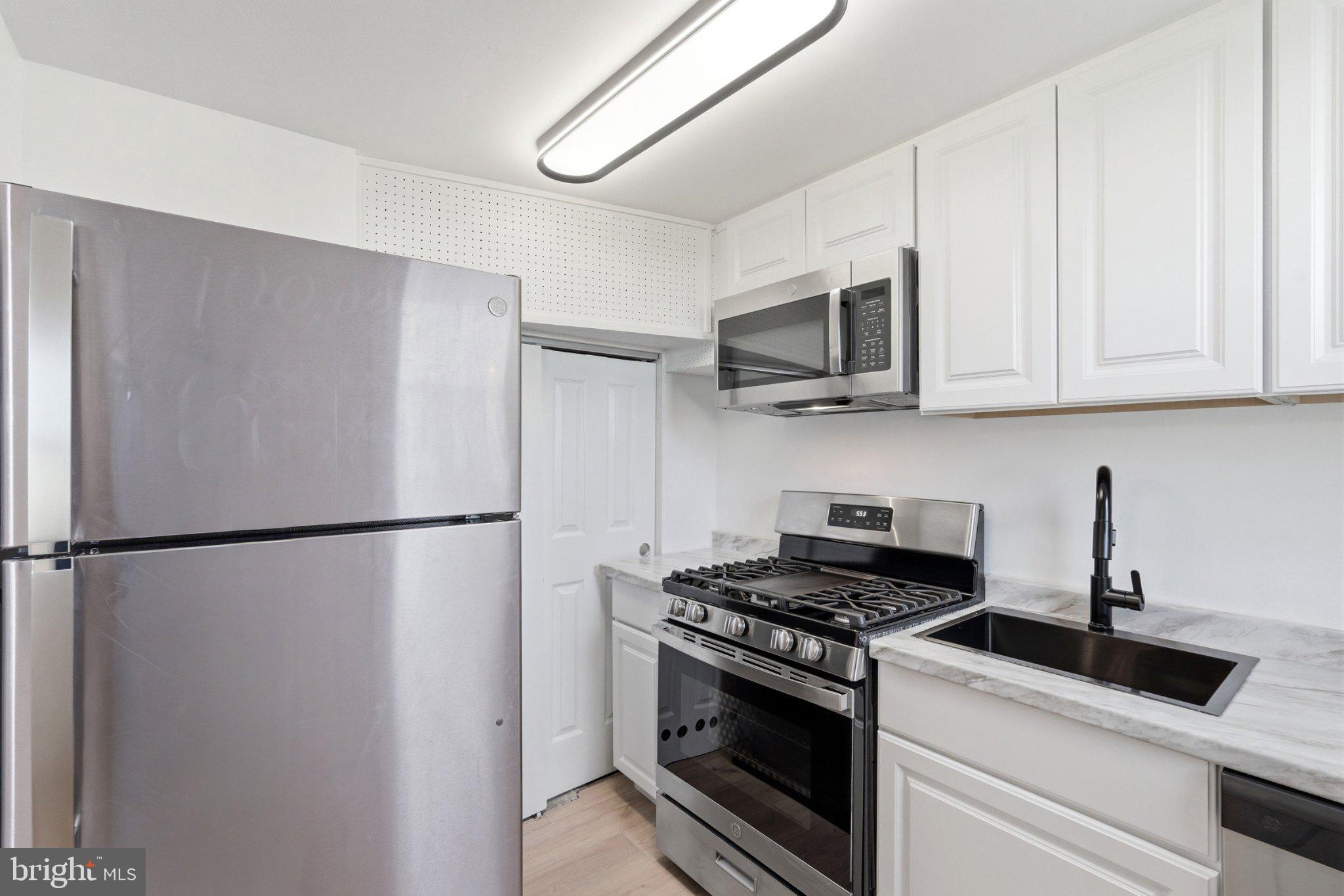 IVERSON SQUARE CONDOMINIUM - Residential