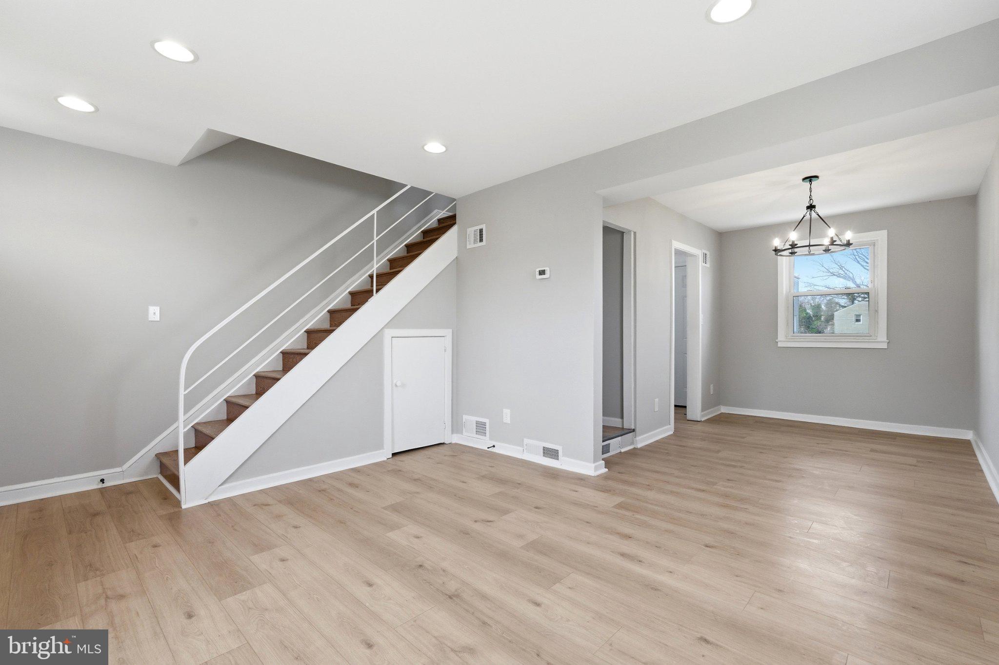 IVERSON SQUARE CONDOMINIUM - Residential