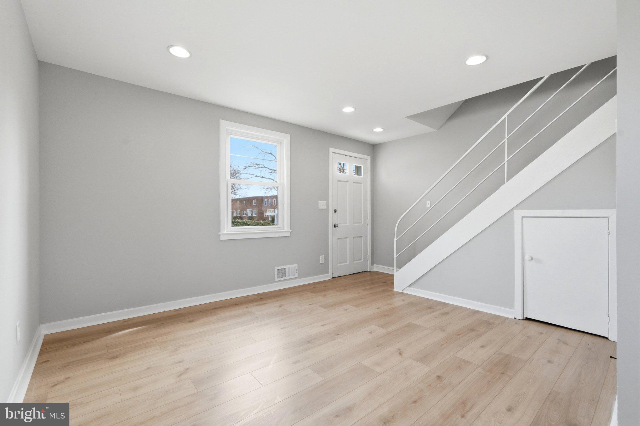 IVERSON SQUARE CONDOMINIUM - Residential