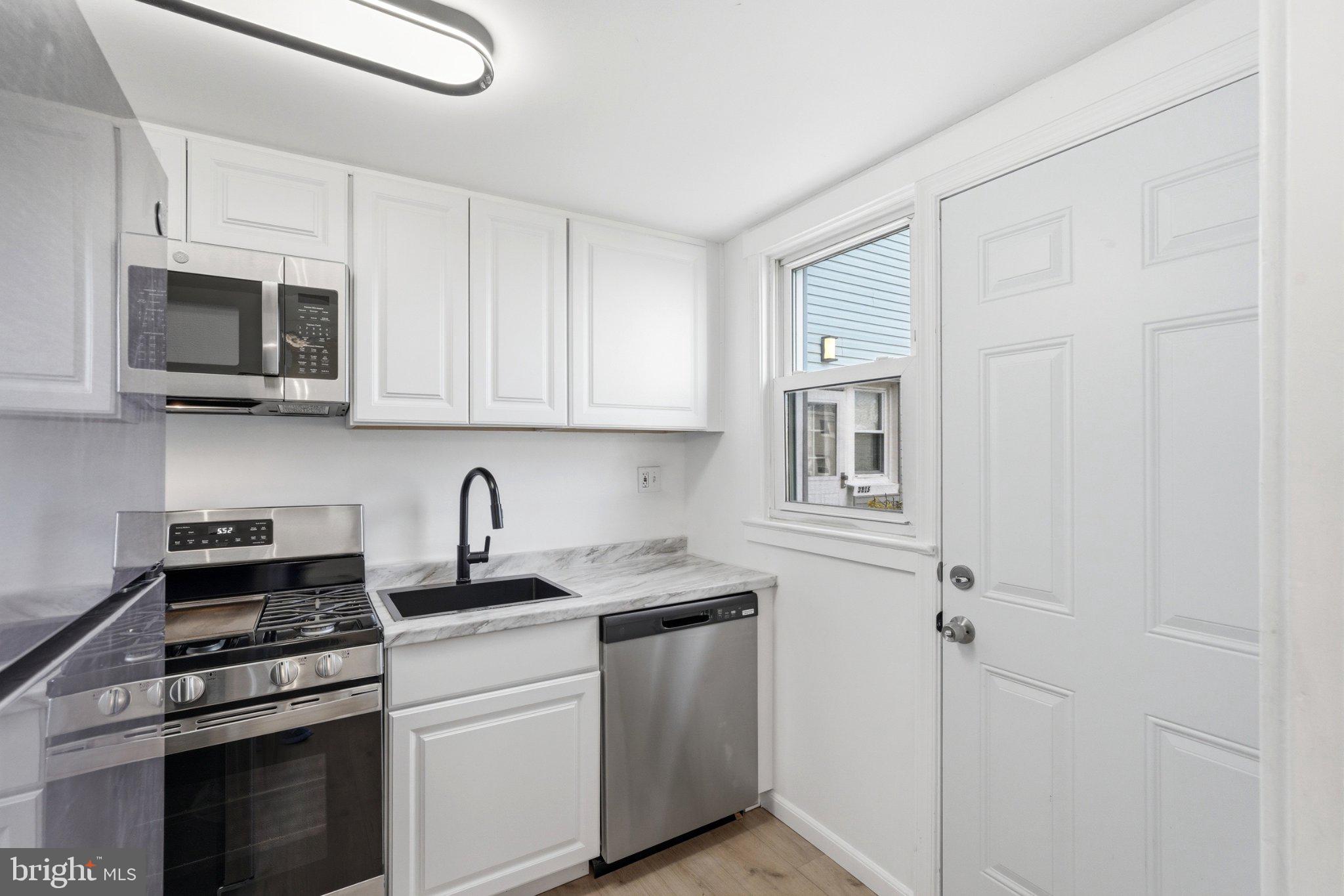 IVERSON SQUARE CONDOMINIUM - Residential