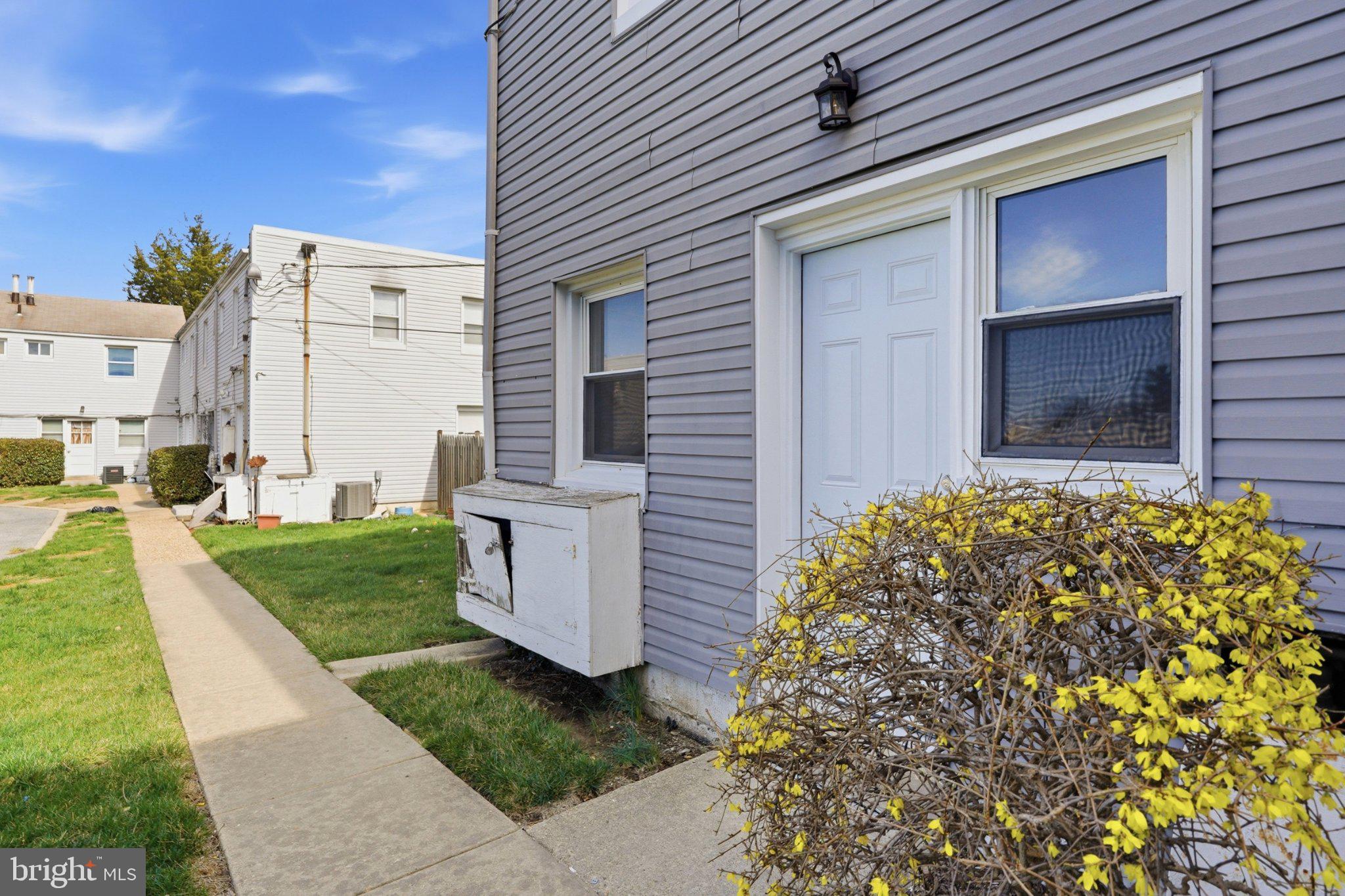 IVERSON SQUARE CONDOMINIUM - Residential