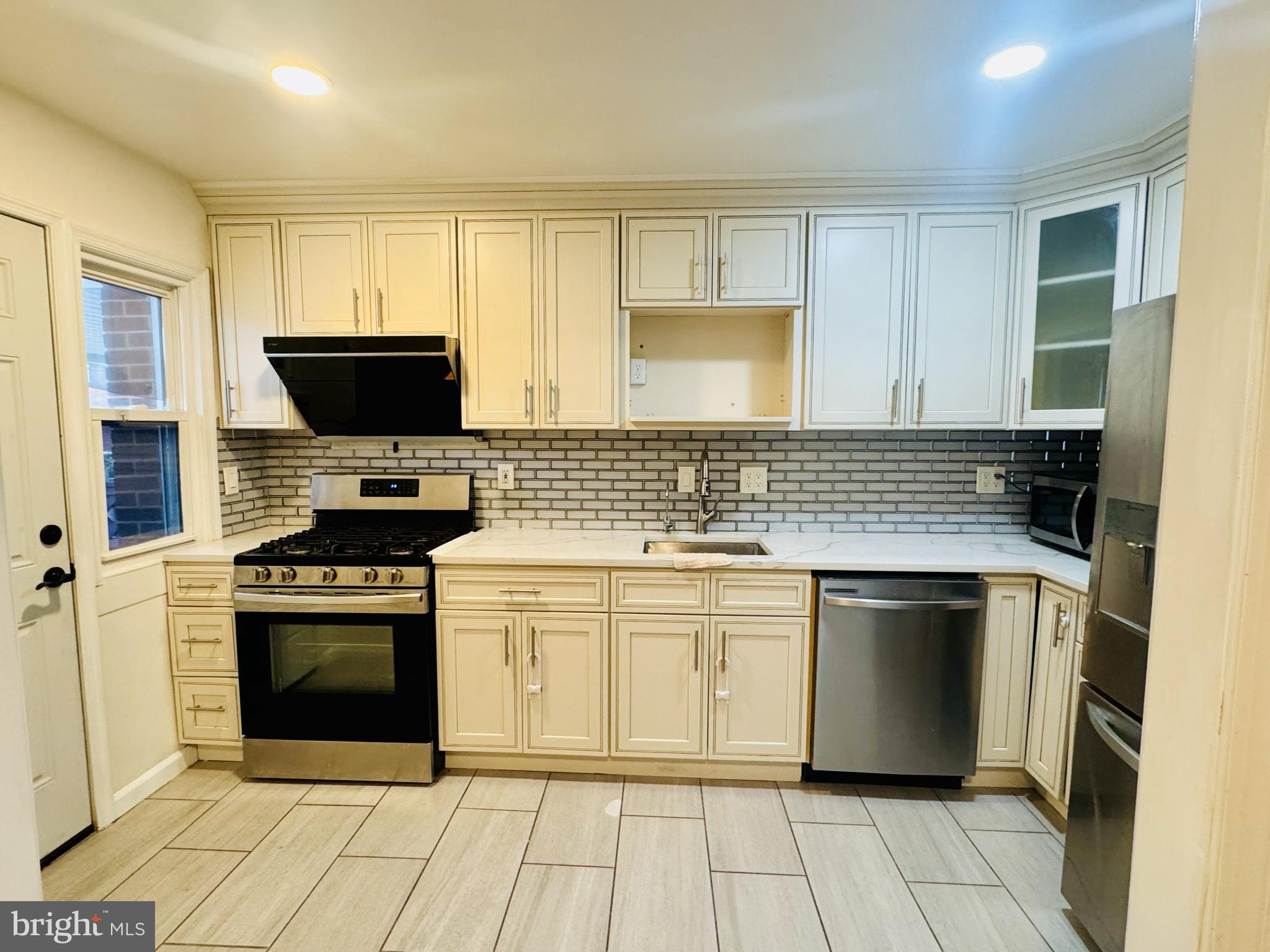 MEDFIELD - Residential