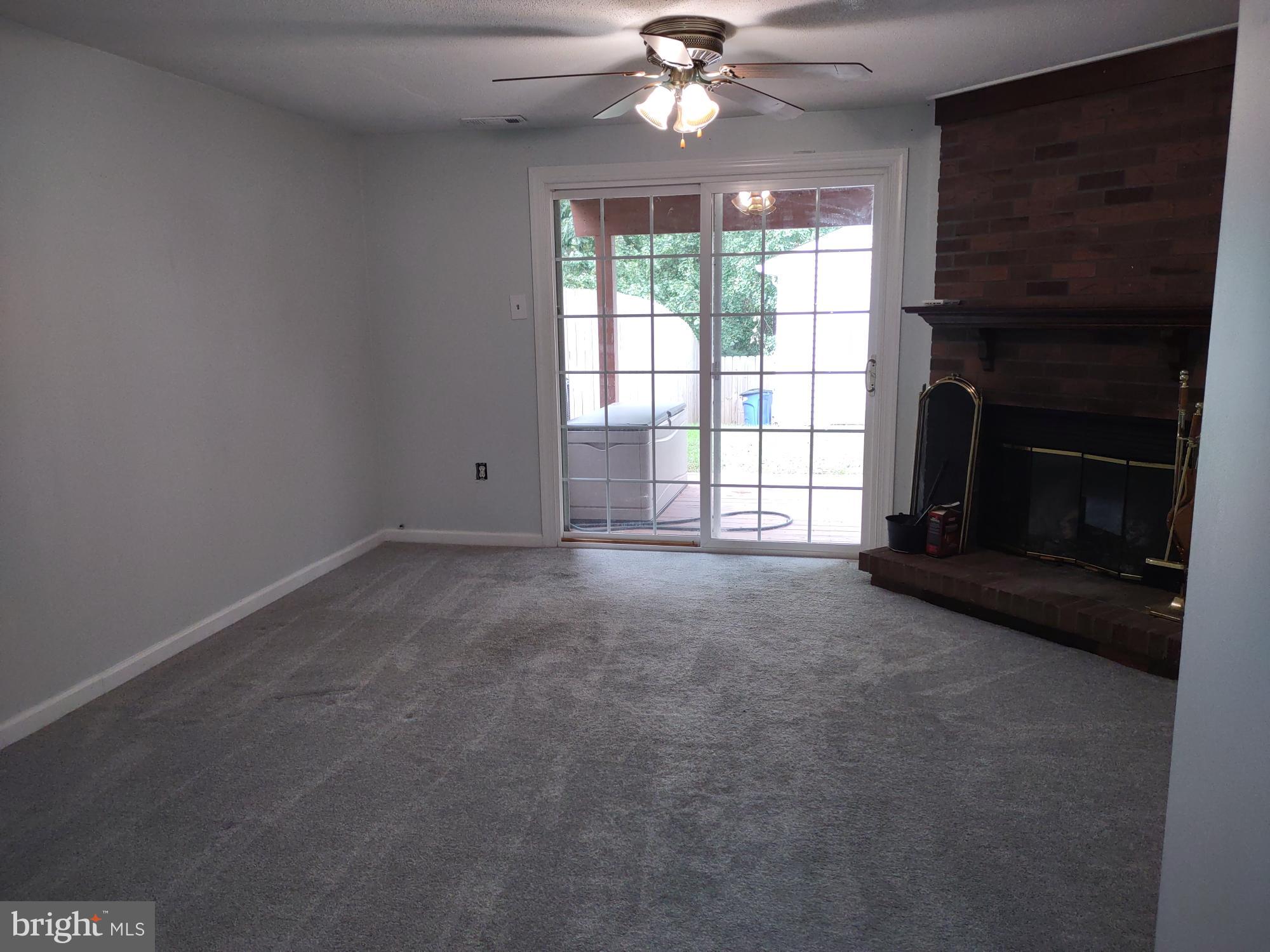 RIVERSIDE - Residential Lease