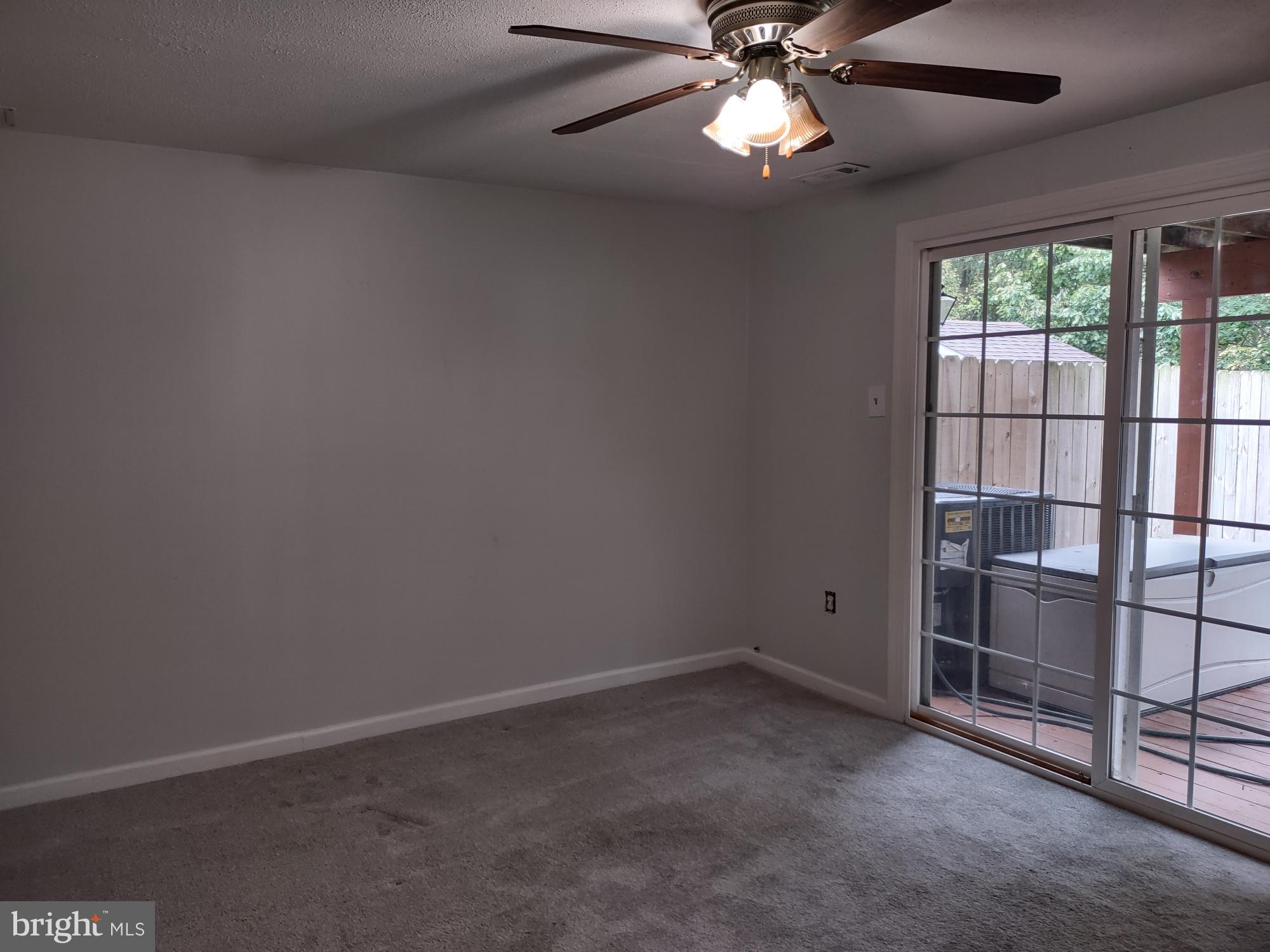 RIVERSIDE - Residential Lease