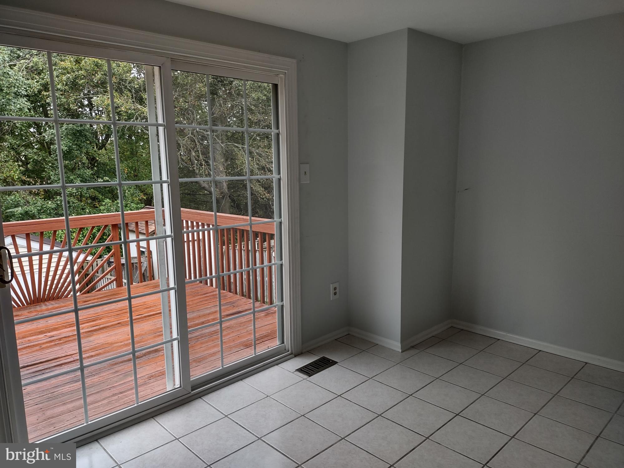 RIVERSIDE - Residential Lease