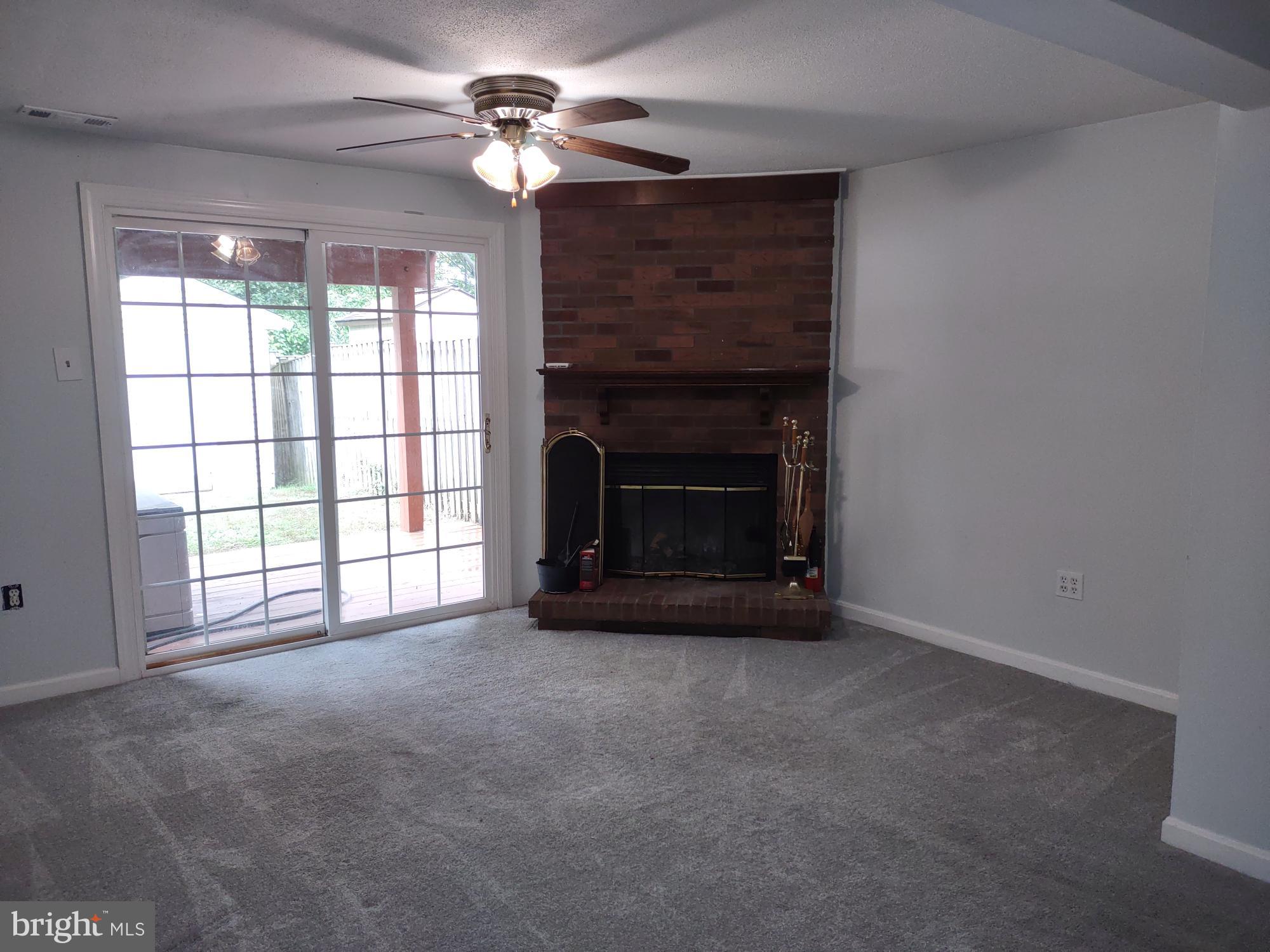 RIVERSIDE - Residential Lease