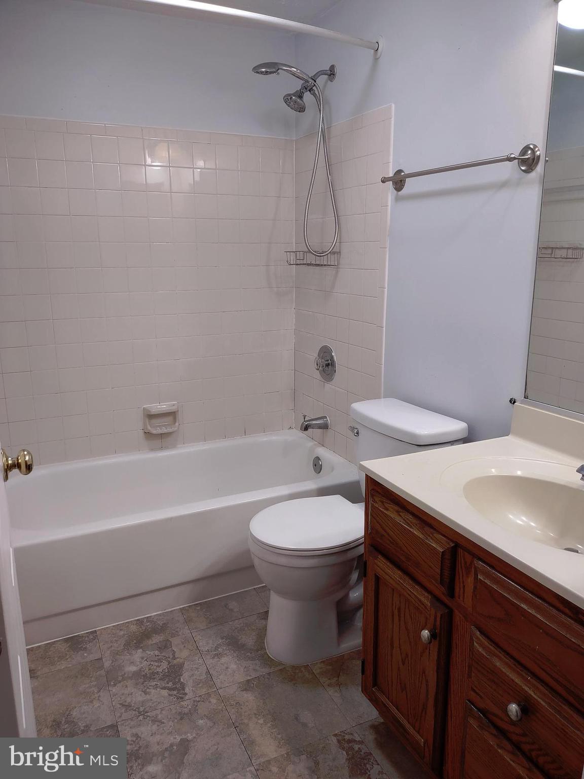 RIVERSIDE - Residential Lease