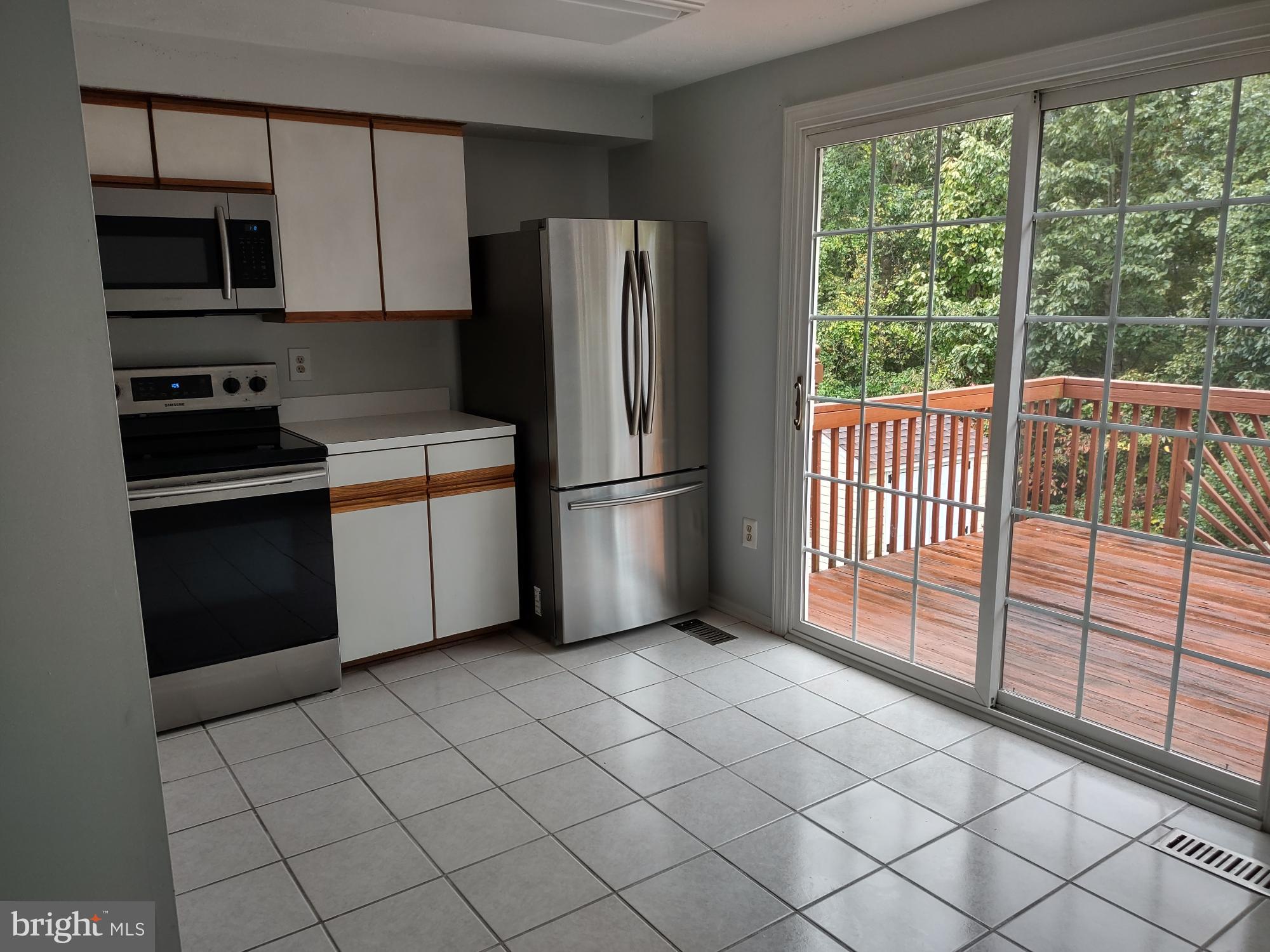 RIVERSIDE - Residential Lease